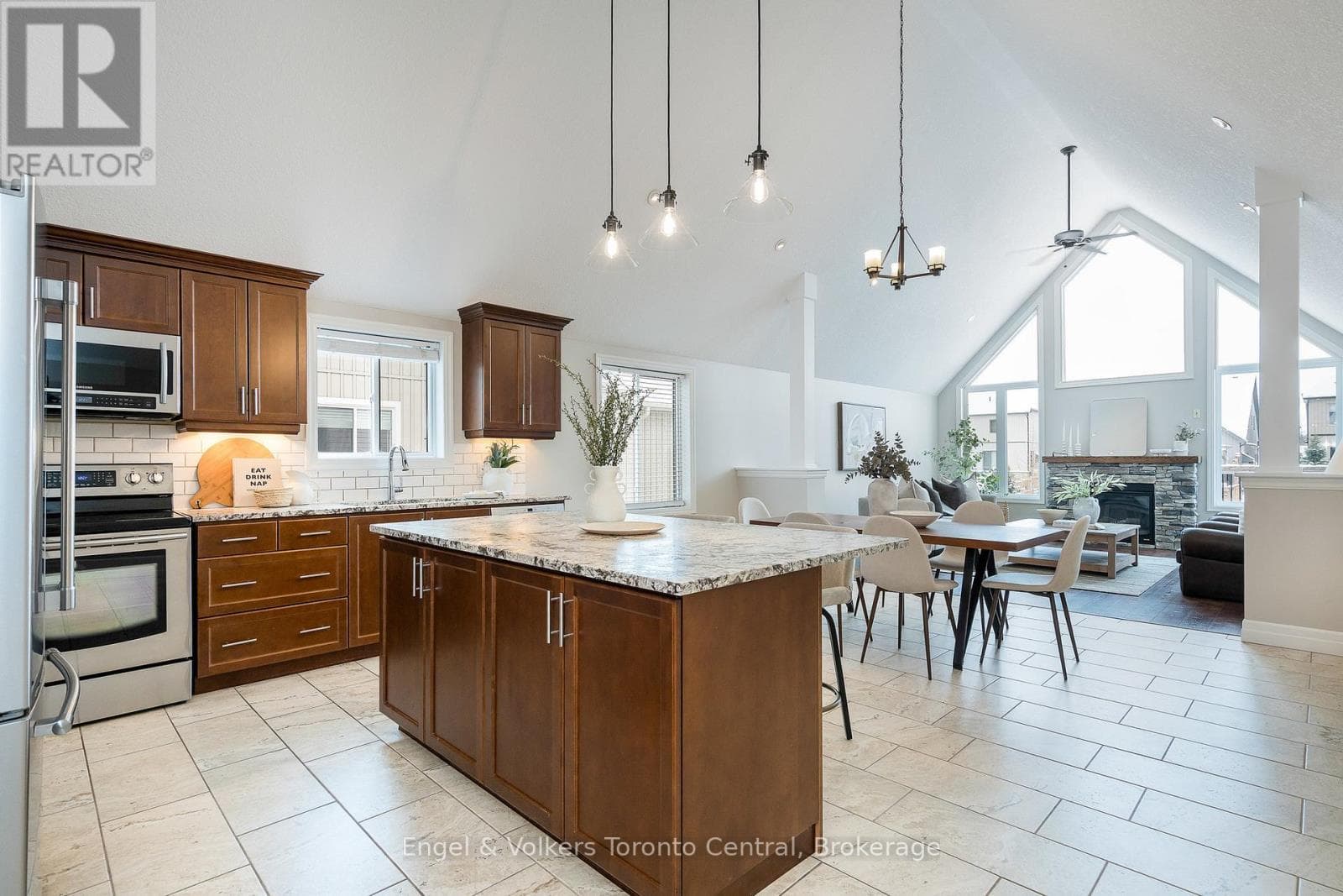 34 FINDLAY DRIVE — photo 2