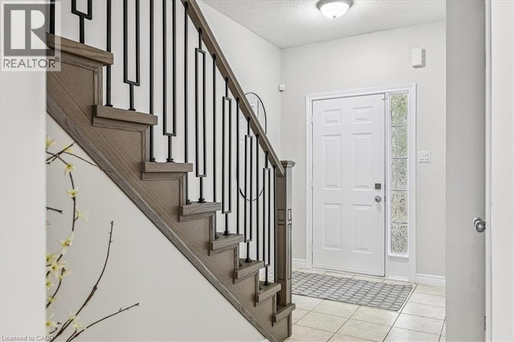 60 CLOVERLEAF DRIVE UNIT 38 — photo 4