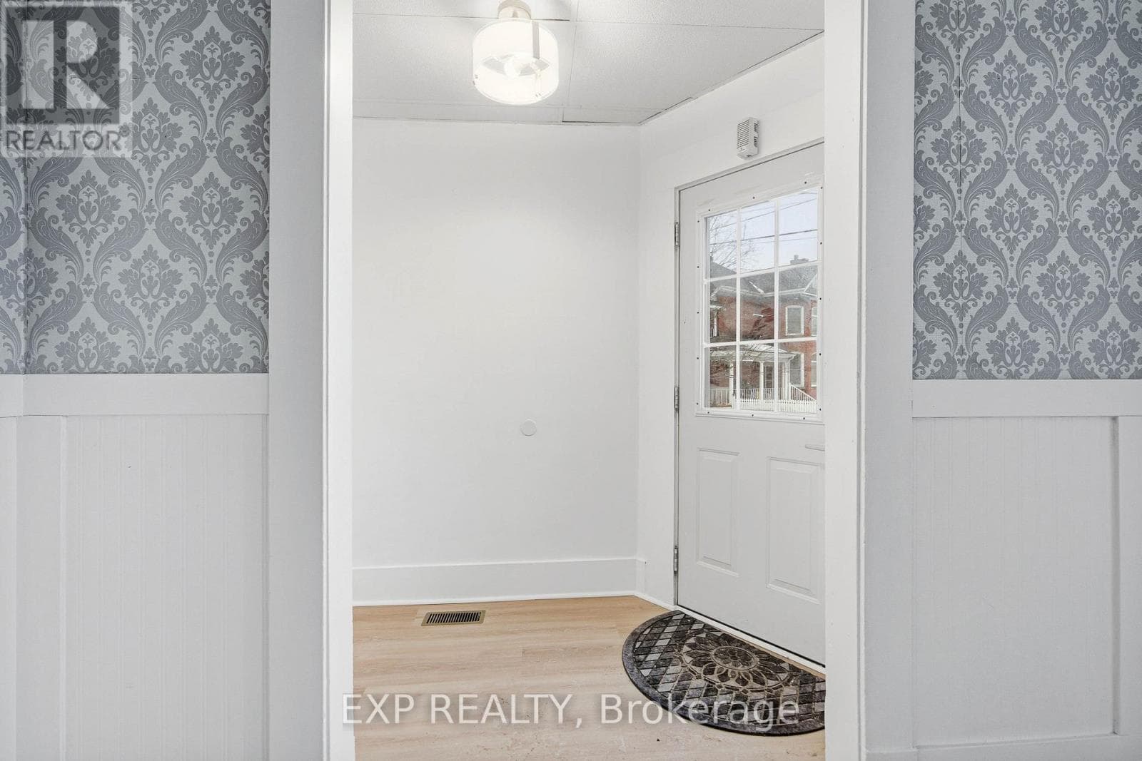 119 BECKWITH STREET N — photo 3