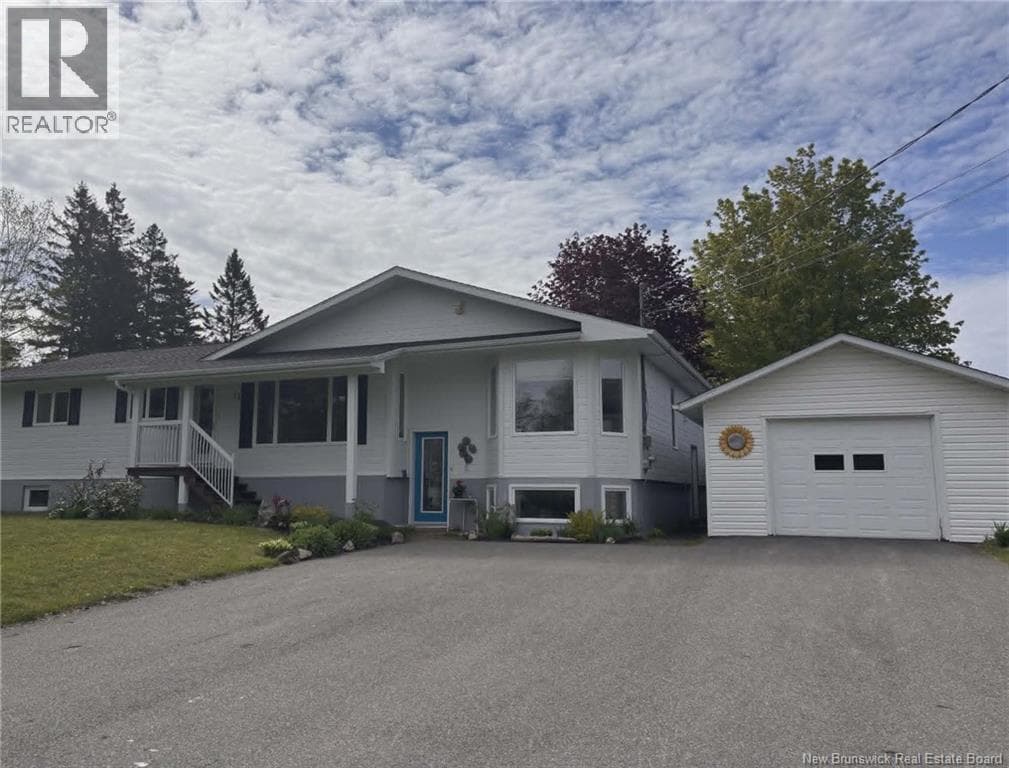 11 SUZAN DRIVE in 