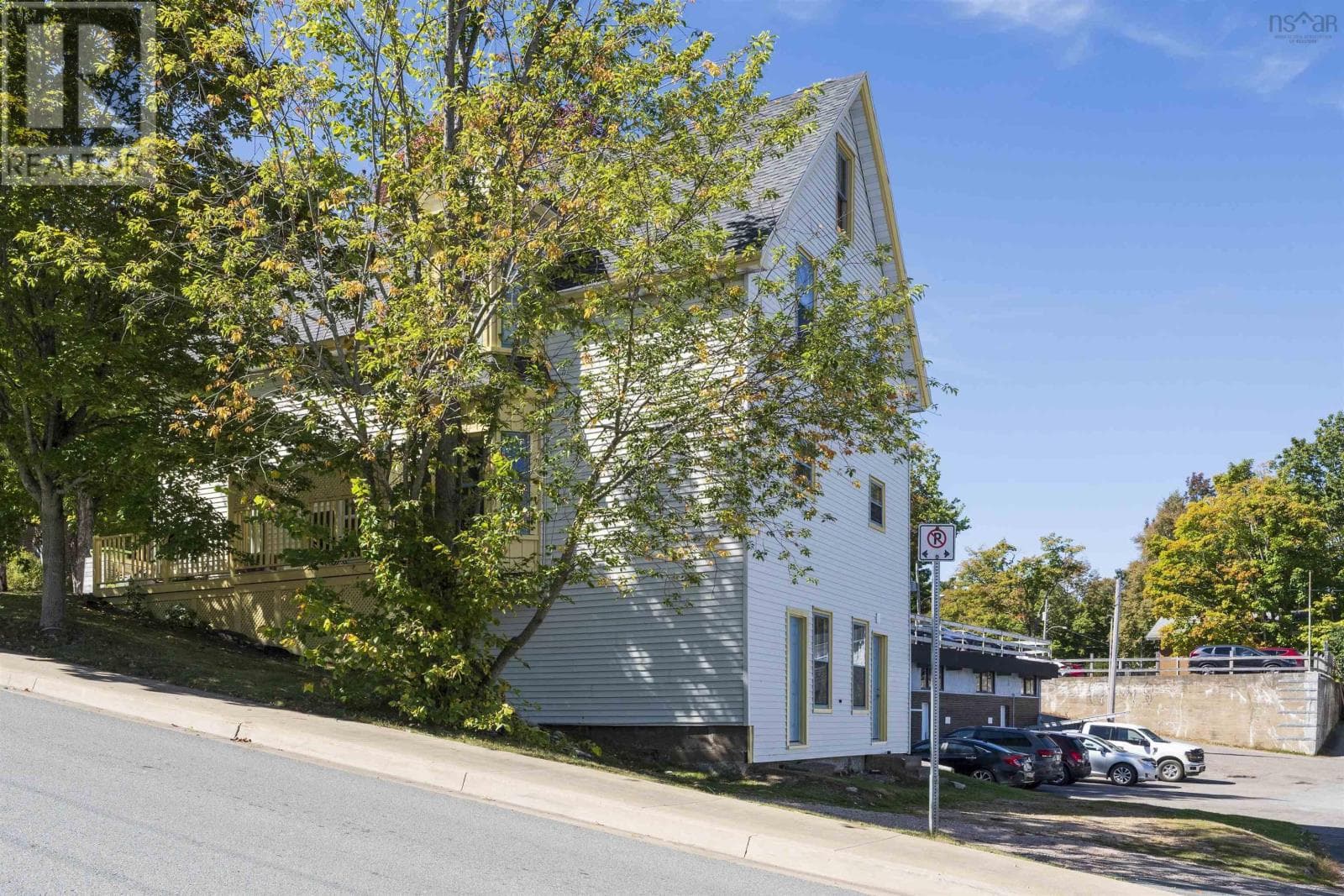 92-94 Pleasant Streets — photo 4