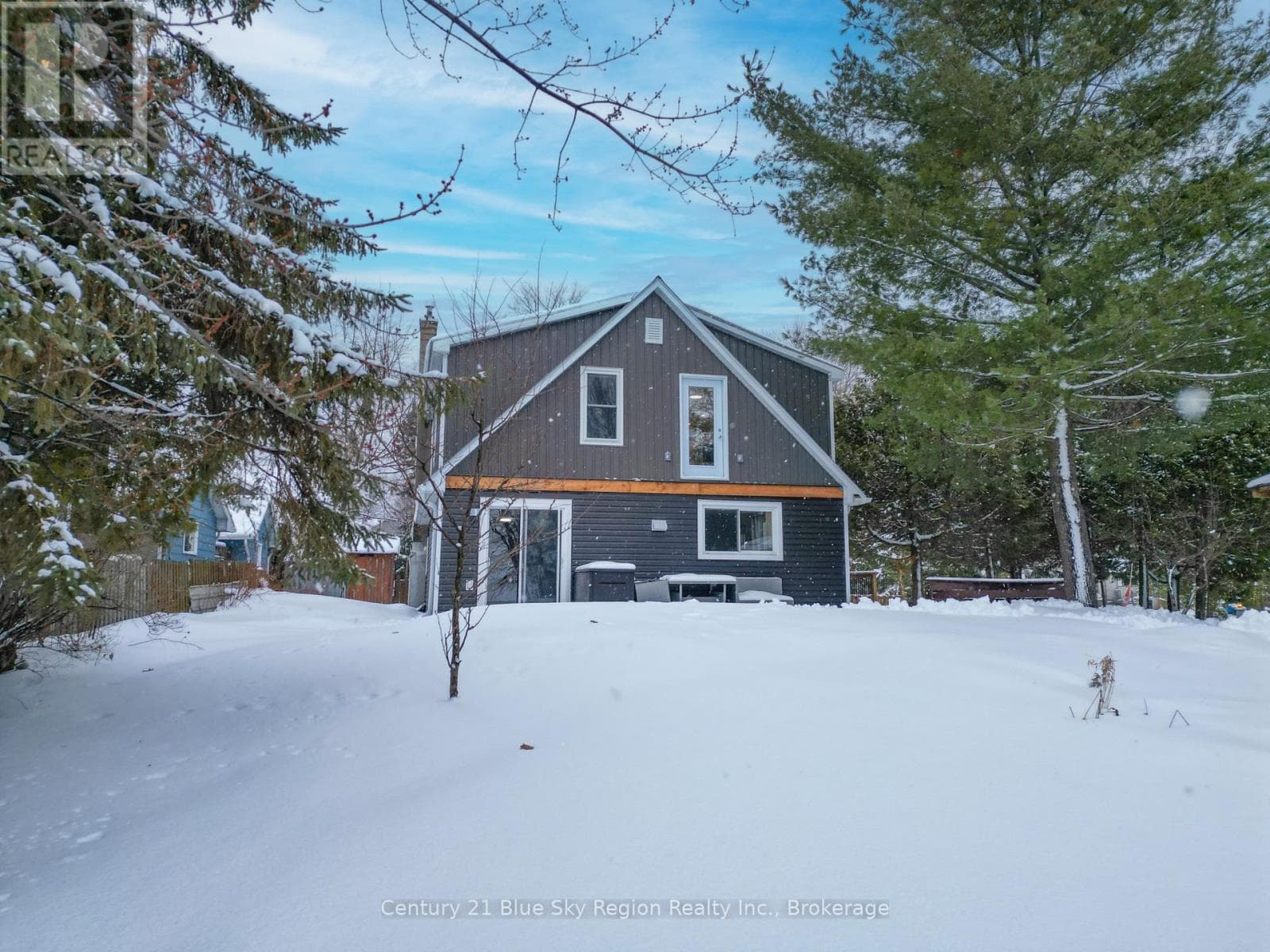 12 MOWAT CRESCENT — photo 5