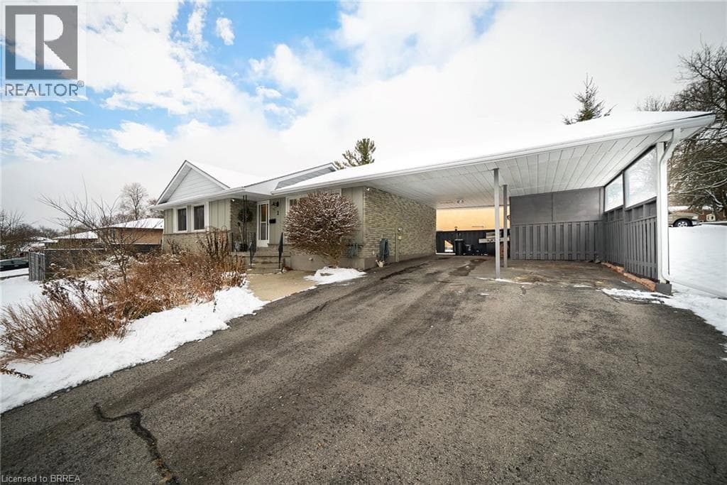 2 GRENADA DRIVE — photo 2