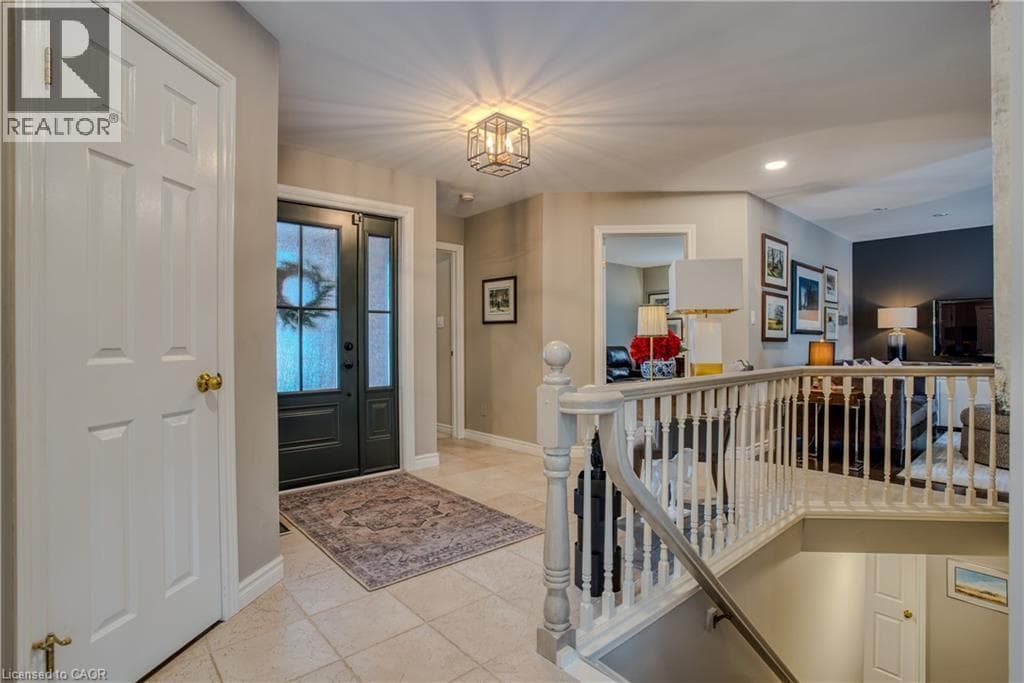 184 ROXTON Drive Unit# 16 — photo 4