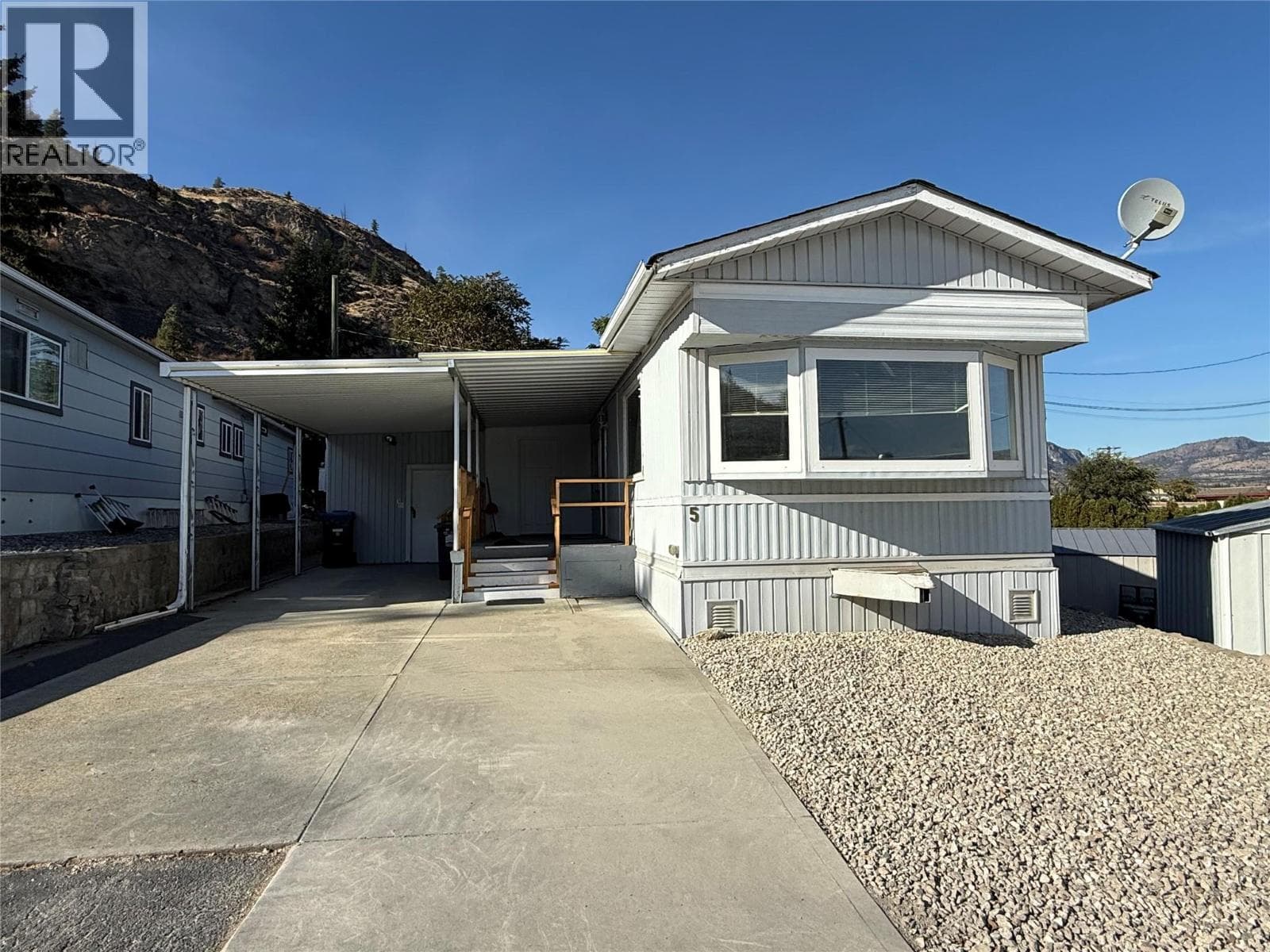 5 6822 Leighton Crescent — photo 2