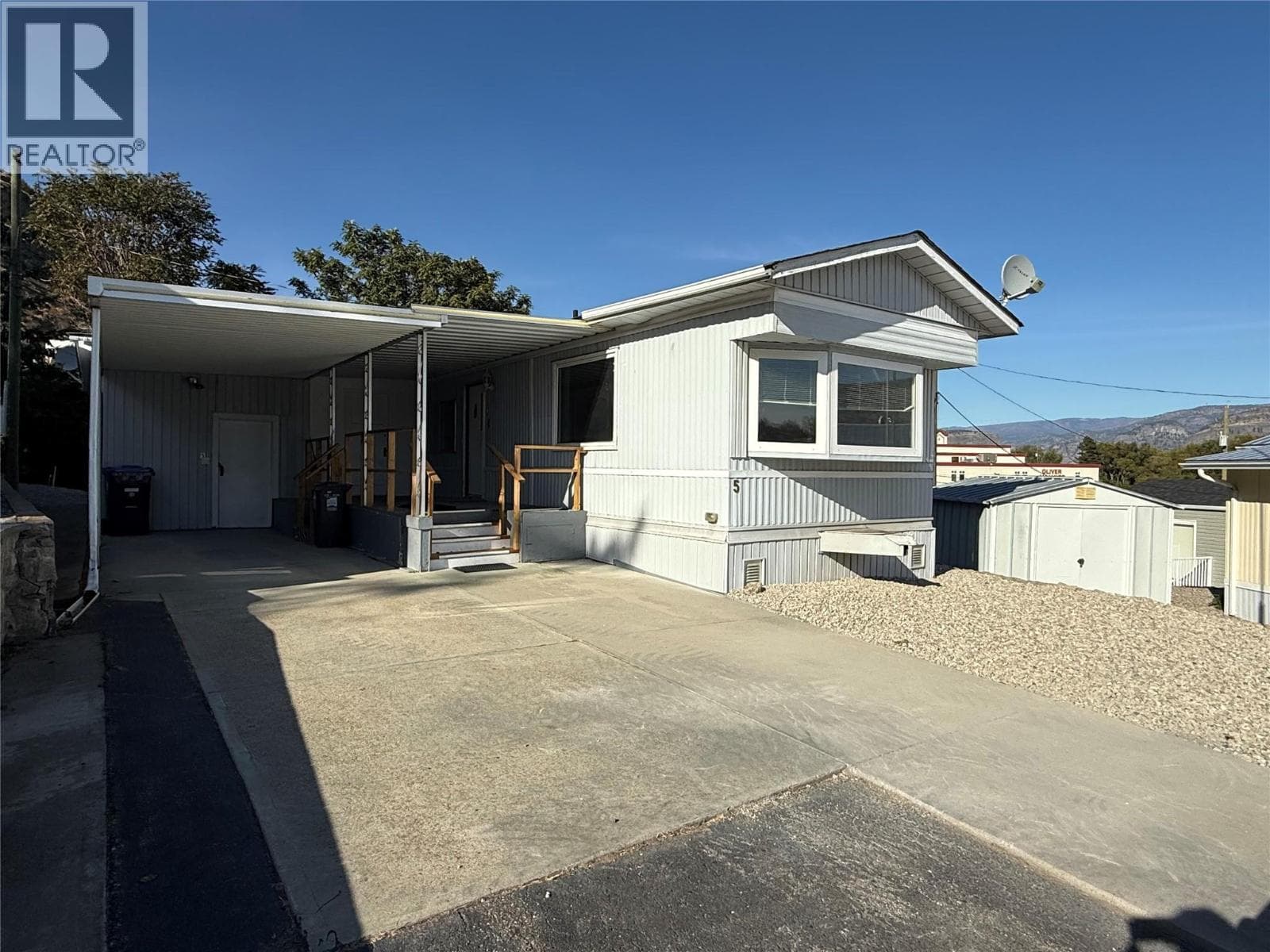 5 6822 Leighton Crescent in 