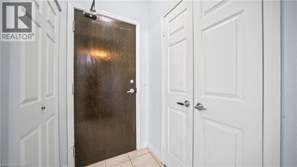 388 PRINCE OF WALES Drive Unit# 1609 — photo 4