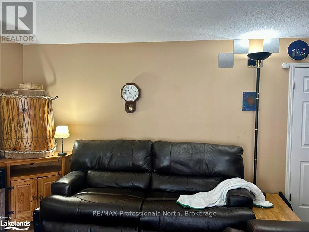 20 - 1591 HIDDEN VALLEY ROAD — photo 4