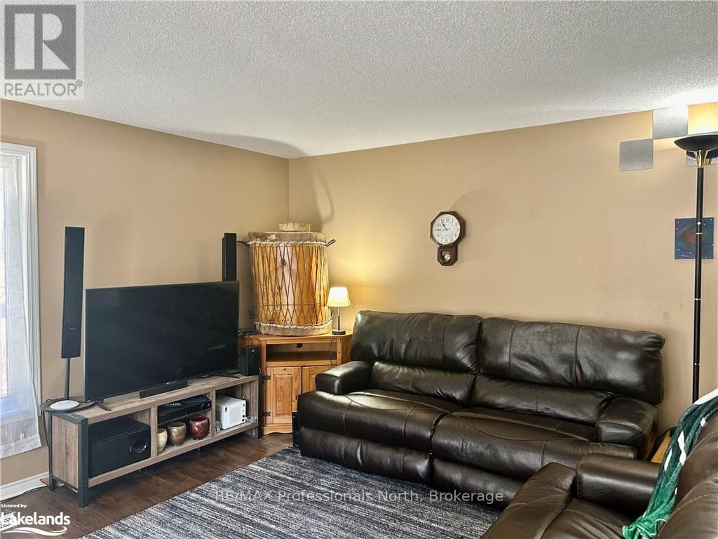 20 - 1591 HIDDEN VALLEY ROAD — photo 5