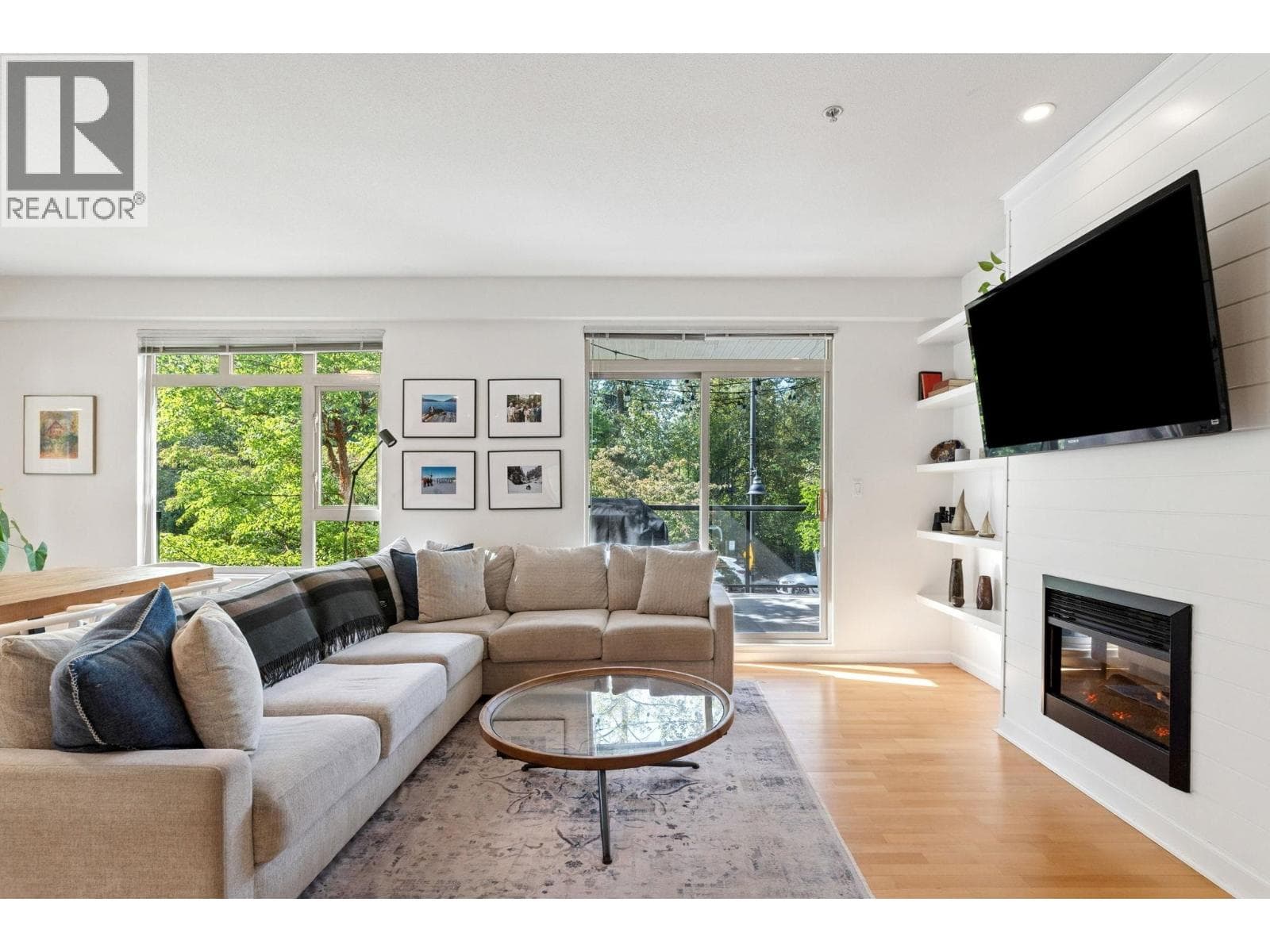 219 100 CAPILANO ROAD in Coronation Park