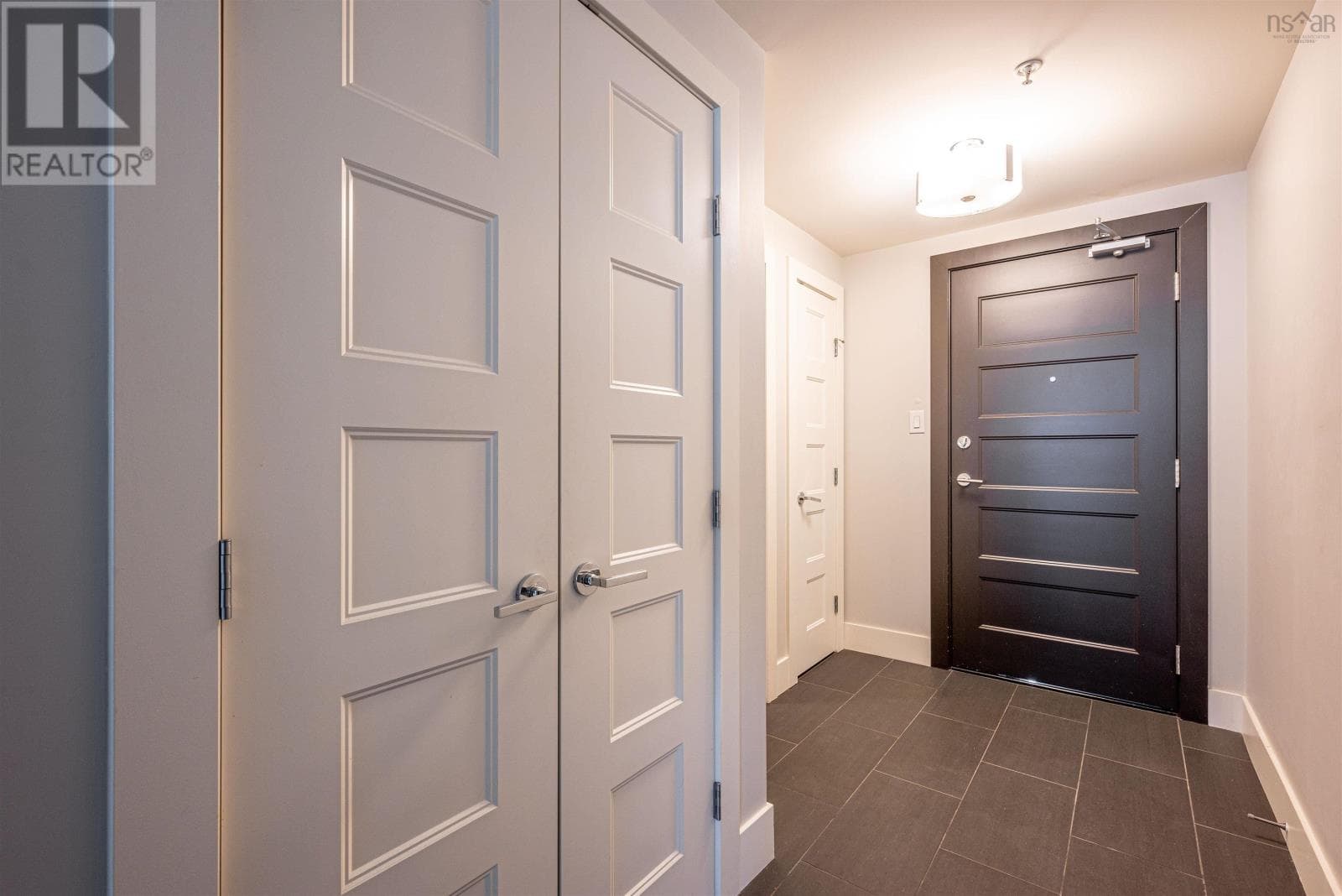 403 15 KINGS WHARF PLAZA — photo 3