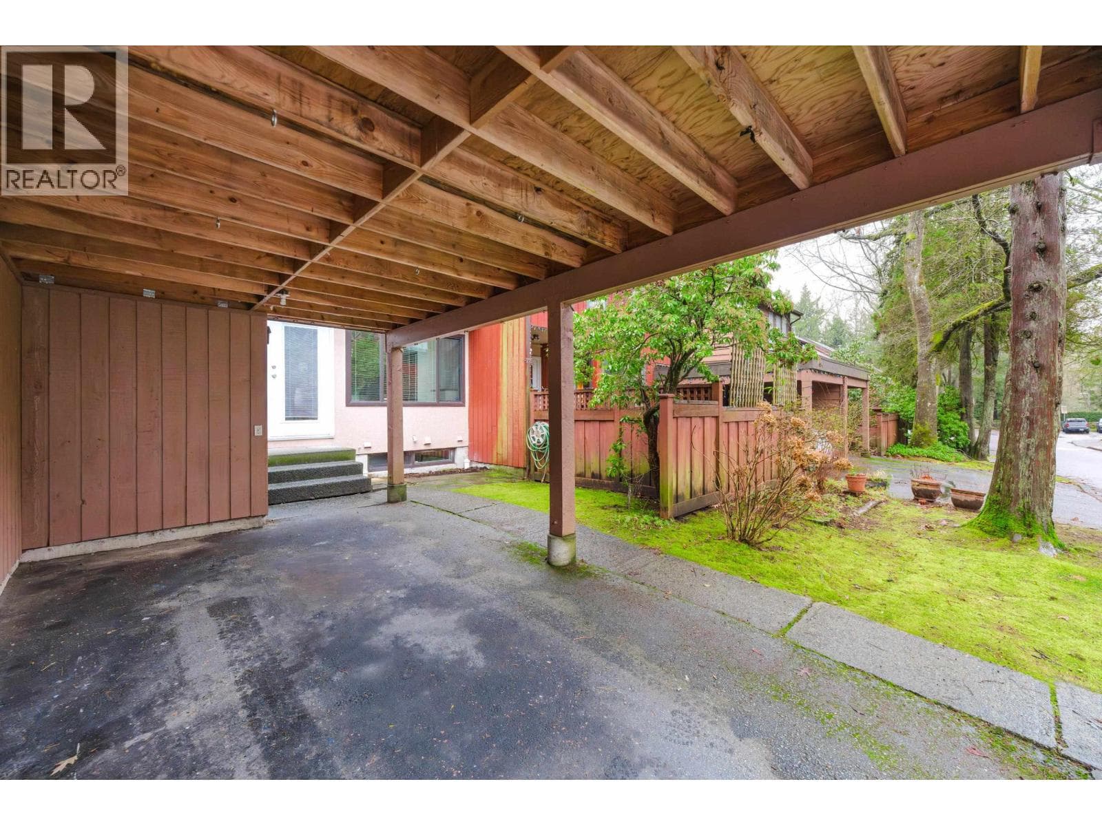 4686 FERNGLEN PLACE — photo 3