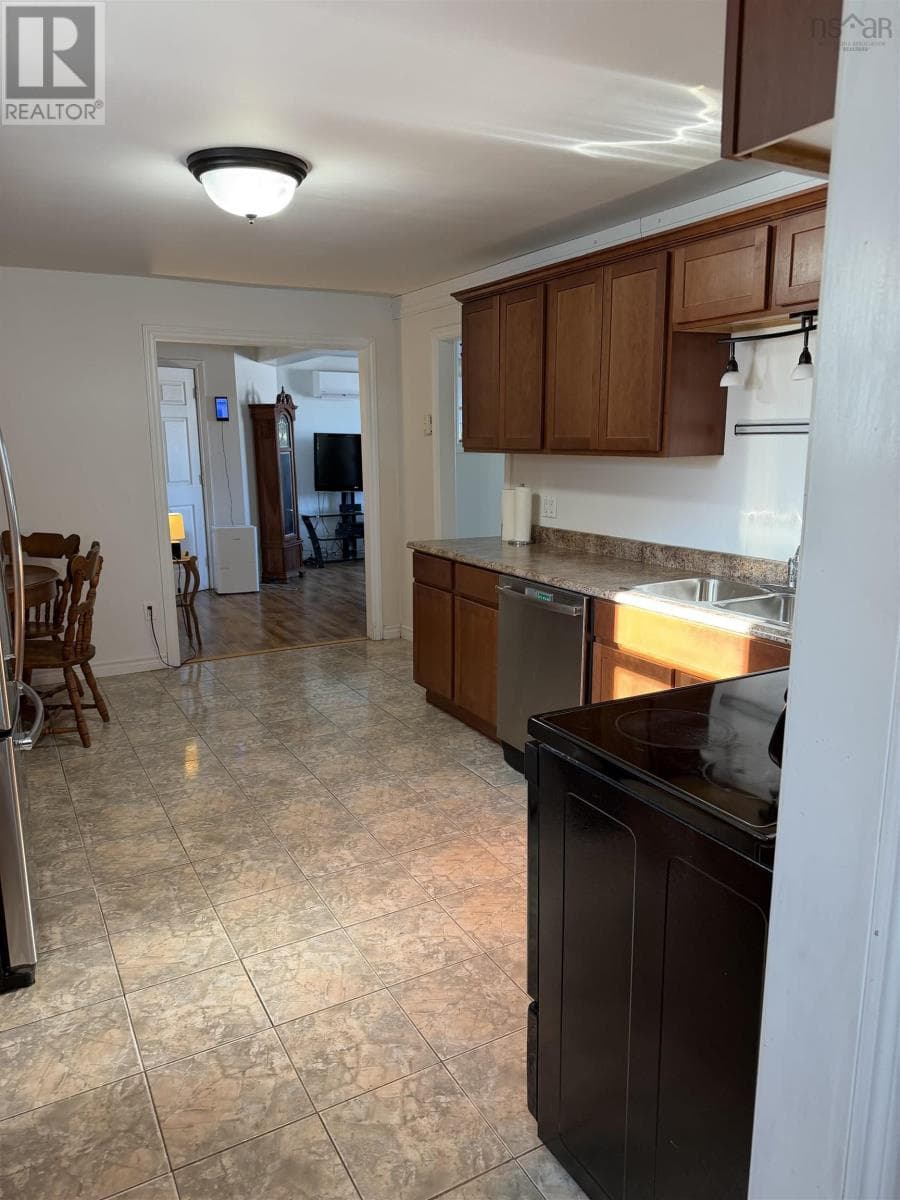223 DURHAM ROAD — photo 4