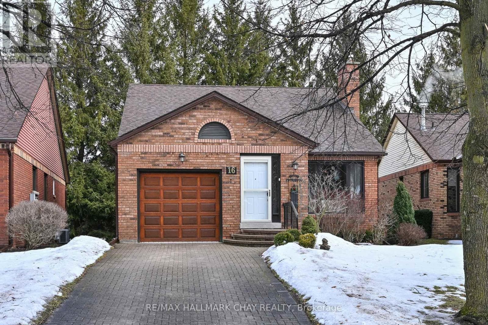 16 GREEN BRIAR ROAD in 