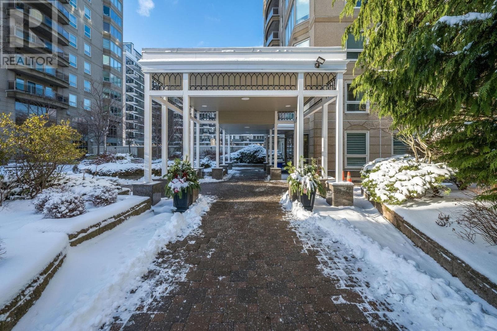203 1540 Summer Street — photo 3