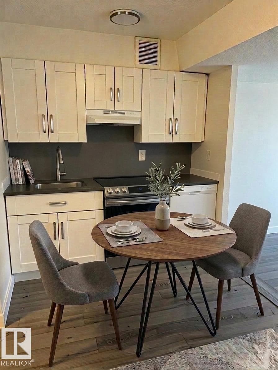 #422 10160 114 ST NW NW, Edmonton — photo 5
