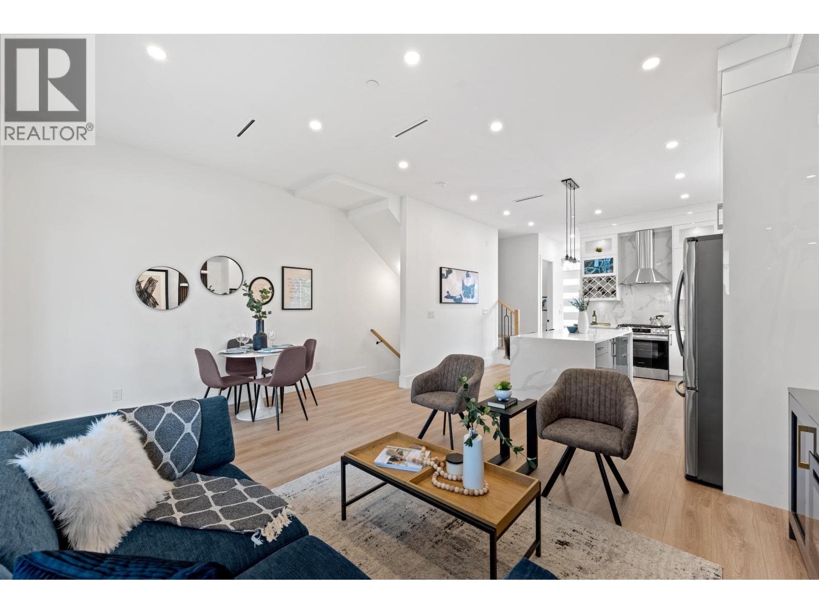 1 122 EIGHTH AVENUE — photo 4