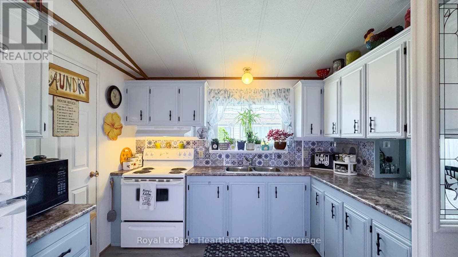 45 REDFORD DRIVE — photo 3