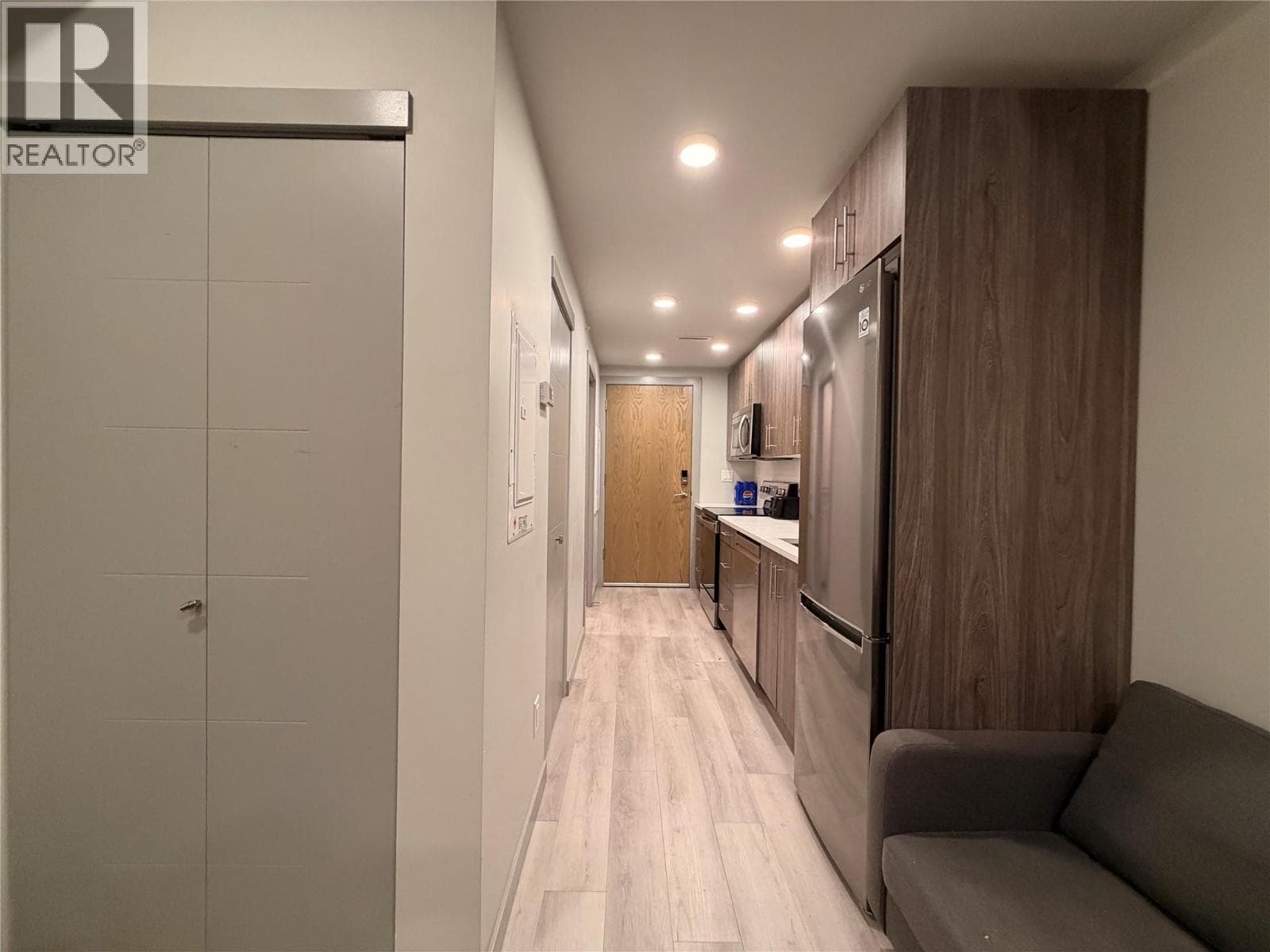 345 Dougall Road N Unit# PH14 in Rutland