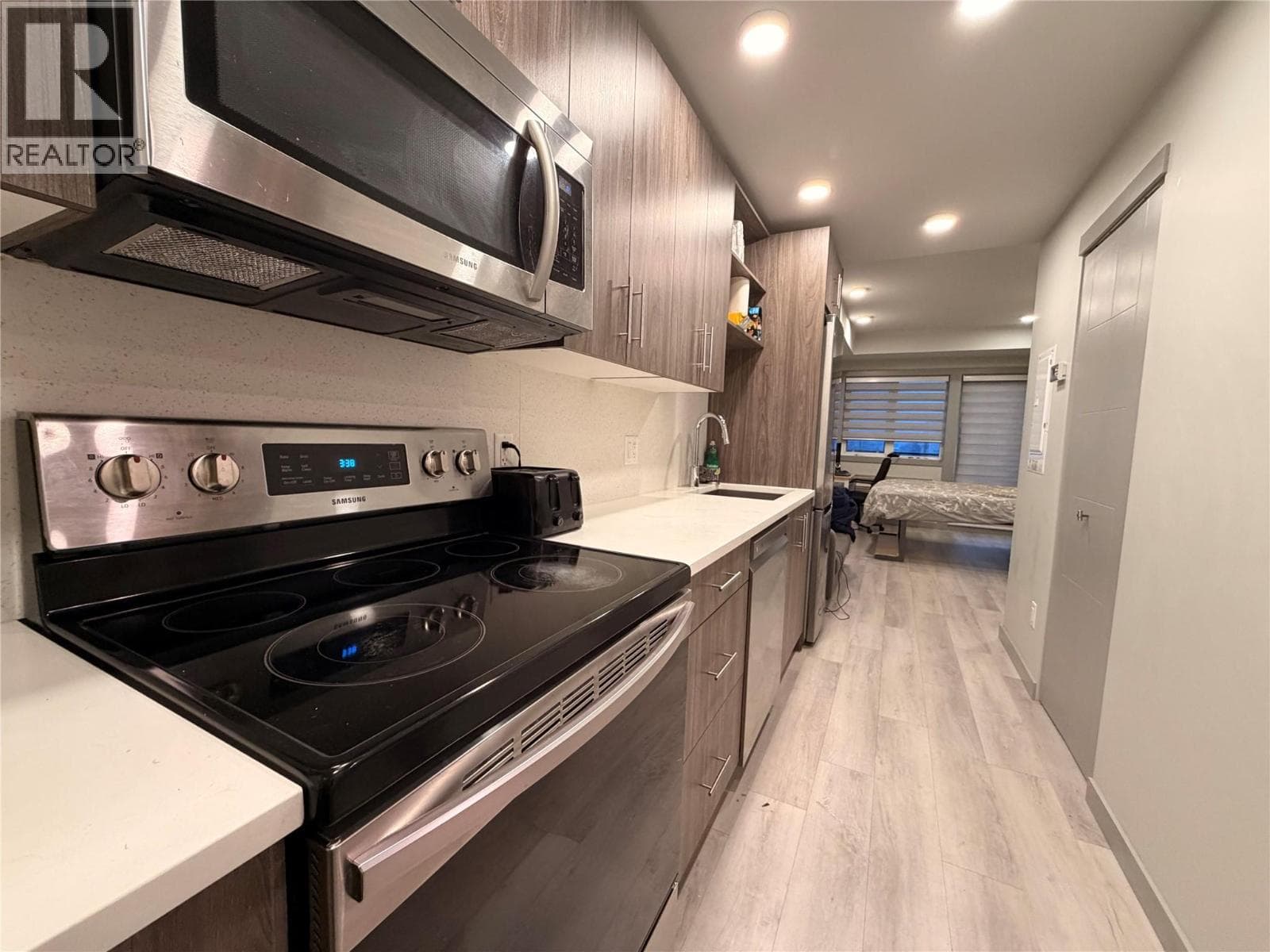 345 Dougall Road N Unit# PH14, Interior REALTORS® — photo 2