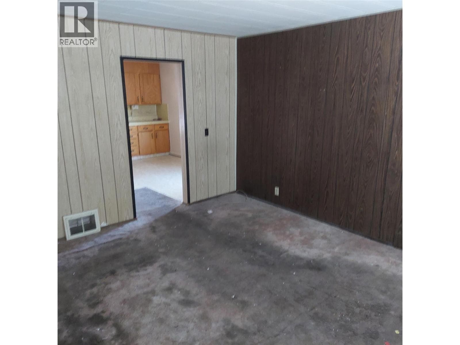 3220 35 STREET, Interior REALTORS® — photo 2