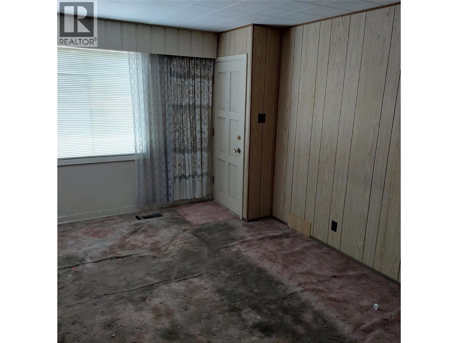 3220 35 STREET, Interior REALTORS® — photo 3