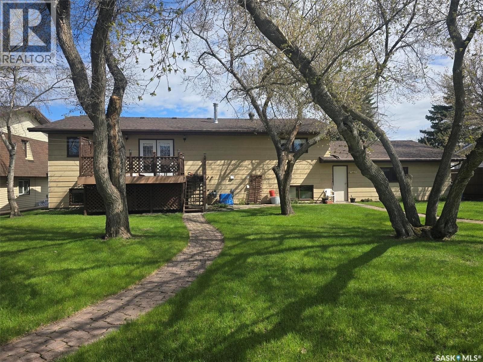 903 Assiniboia AVENUE, Saskatchewan — photo 2
