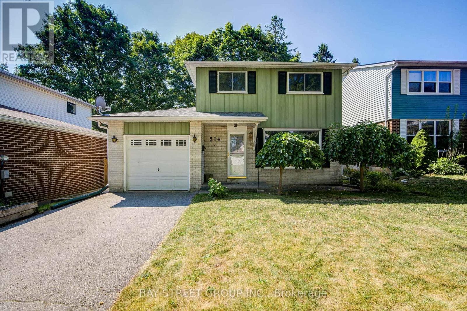 214 WILLIAM ROE BOULEVARD in Newmarket Quaker Hill/Haskett Park