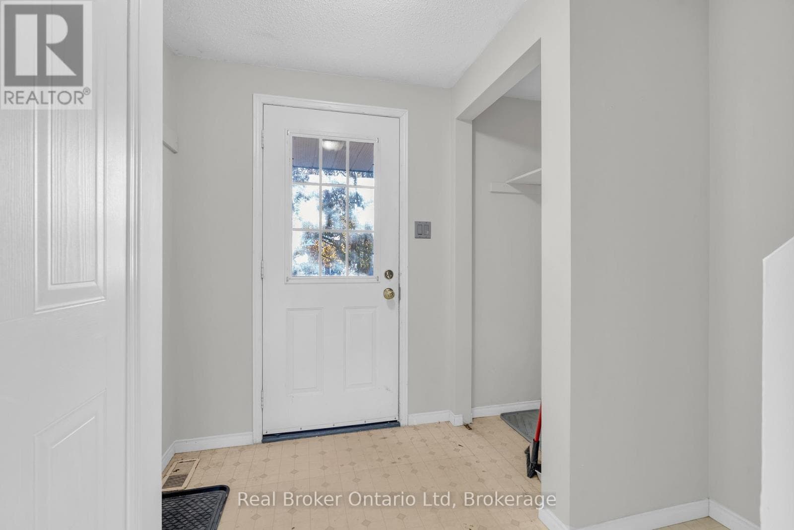 25 SIDNEY CRESCENT — photo 3