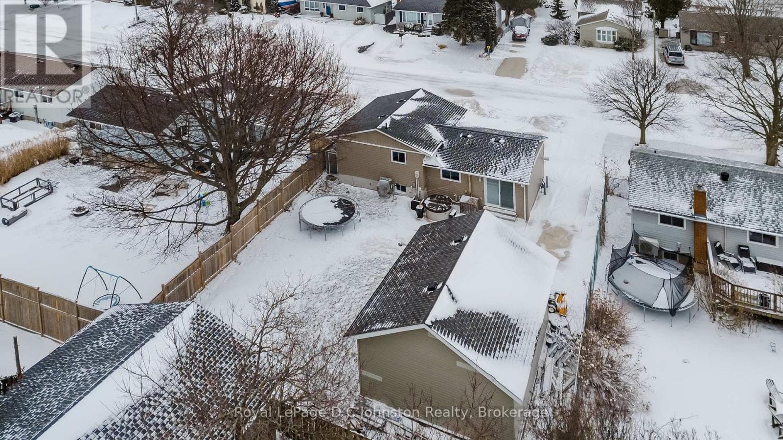 468 CENTENNIAL CRESCENT — photo 3