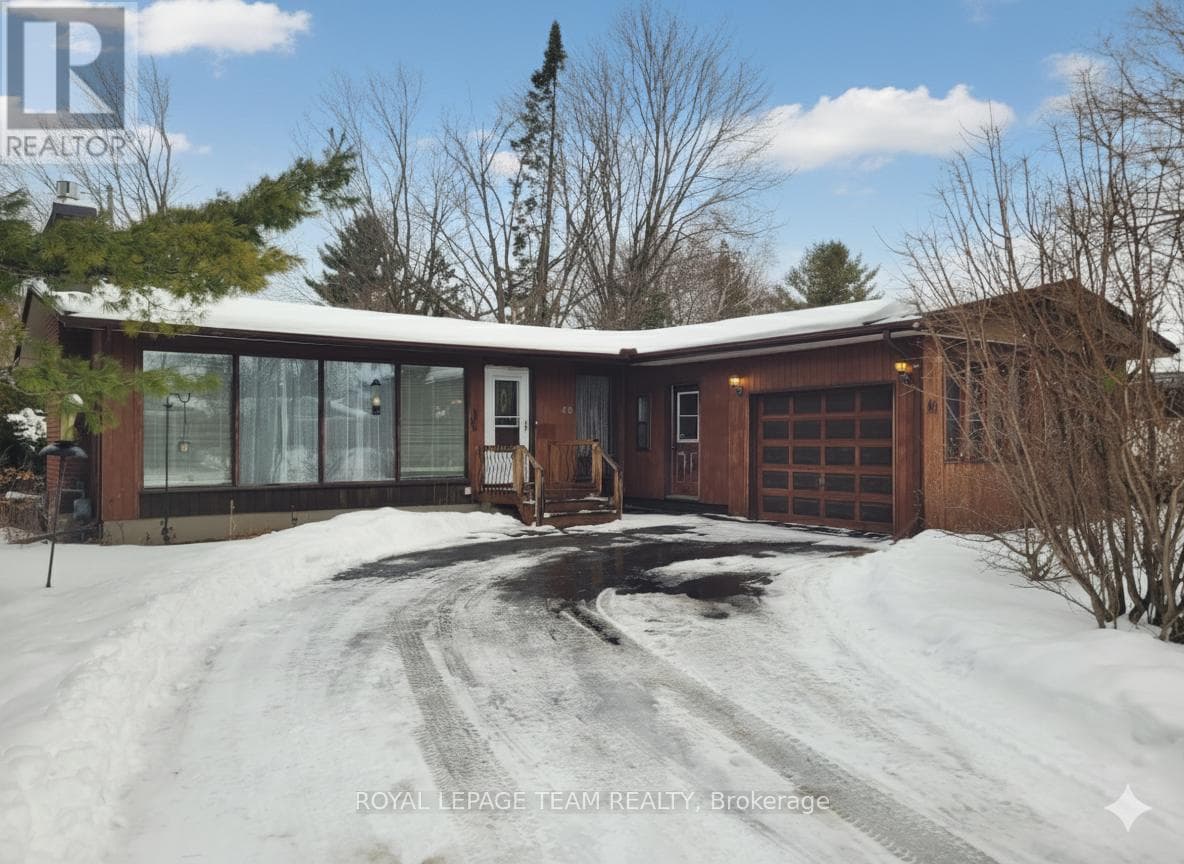 46 QUINPOOL CRESCENT in BELLS CORNERS EAST