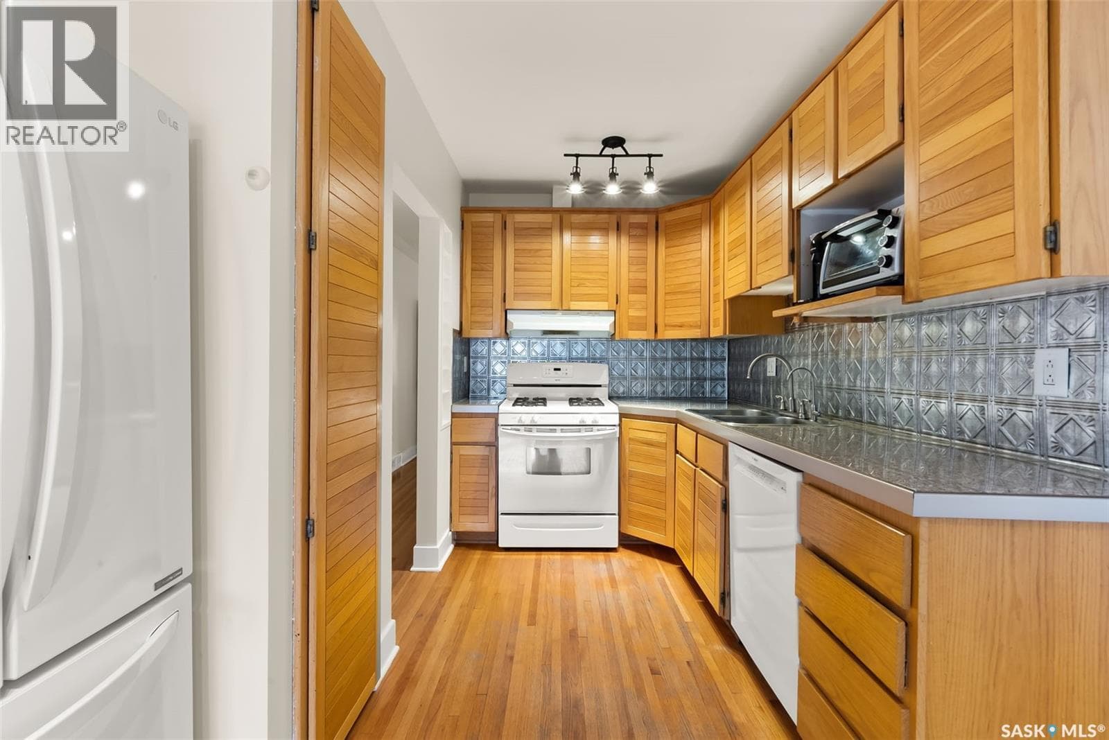 3304 HILL AVENUE in Lakeview