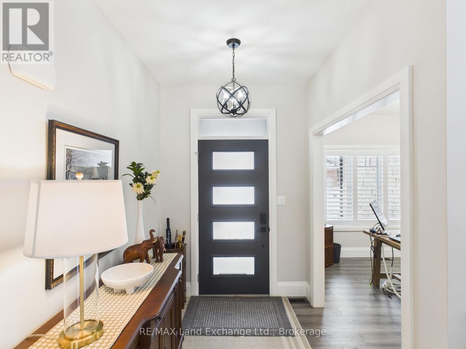 405 MCCULLOUGH CRESCENT — photo 3