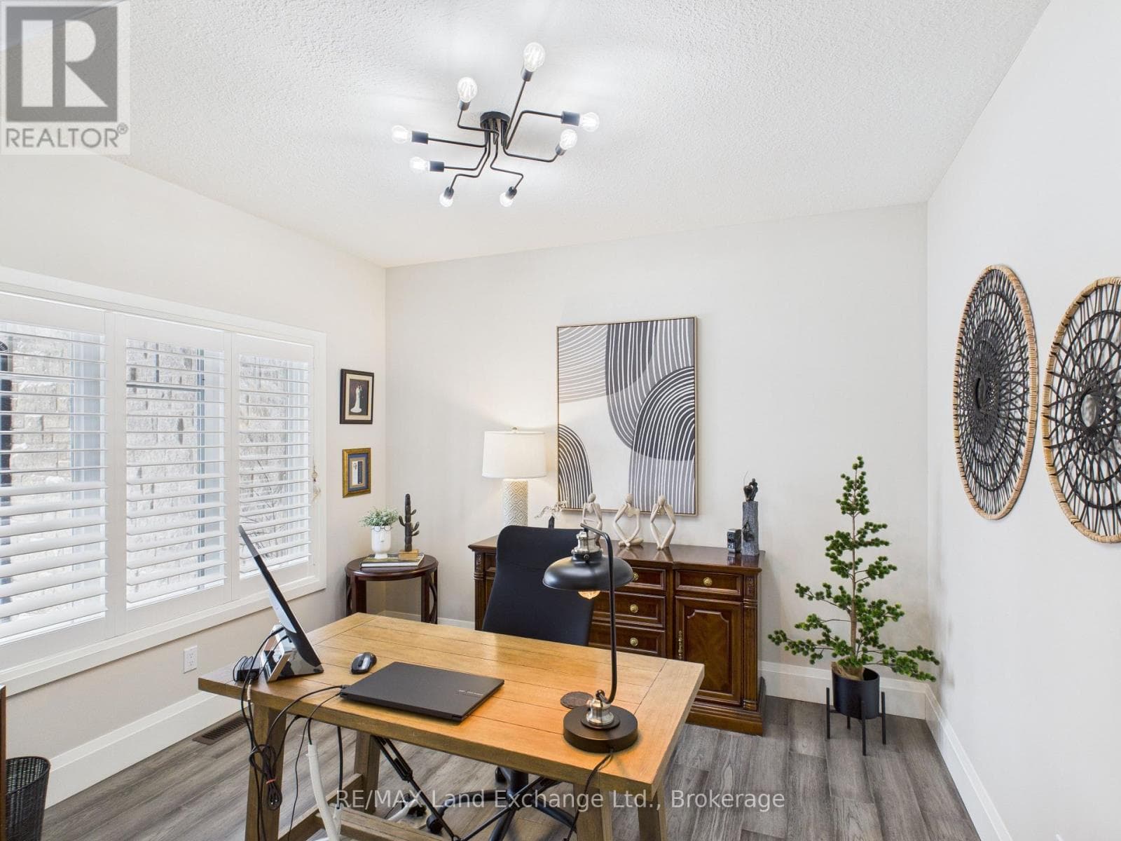 405 MCCULLOUGH CRESCENT — photo 4