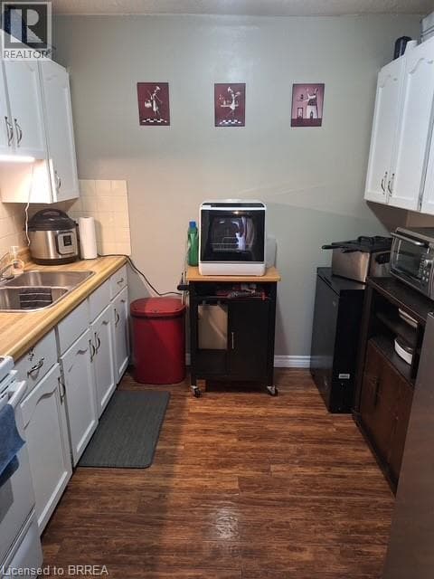 166 CROSIER Street — photo 3