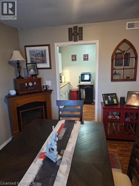 166 CROSIER Street — photo 4