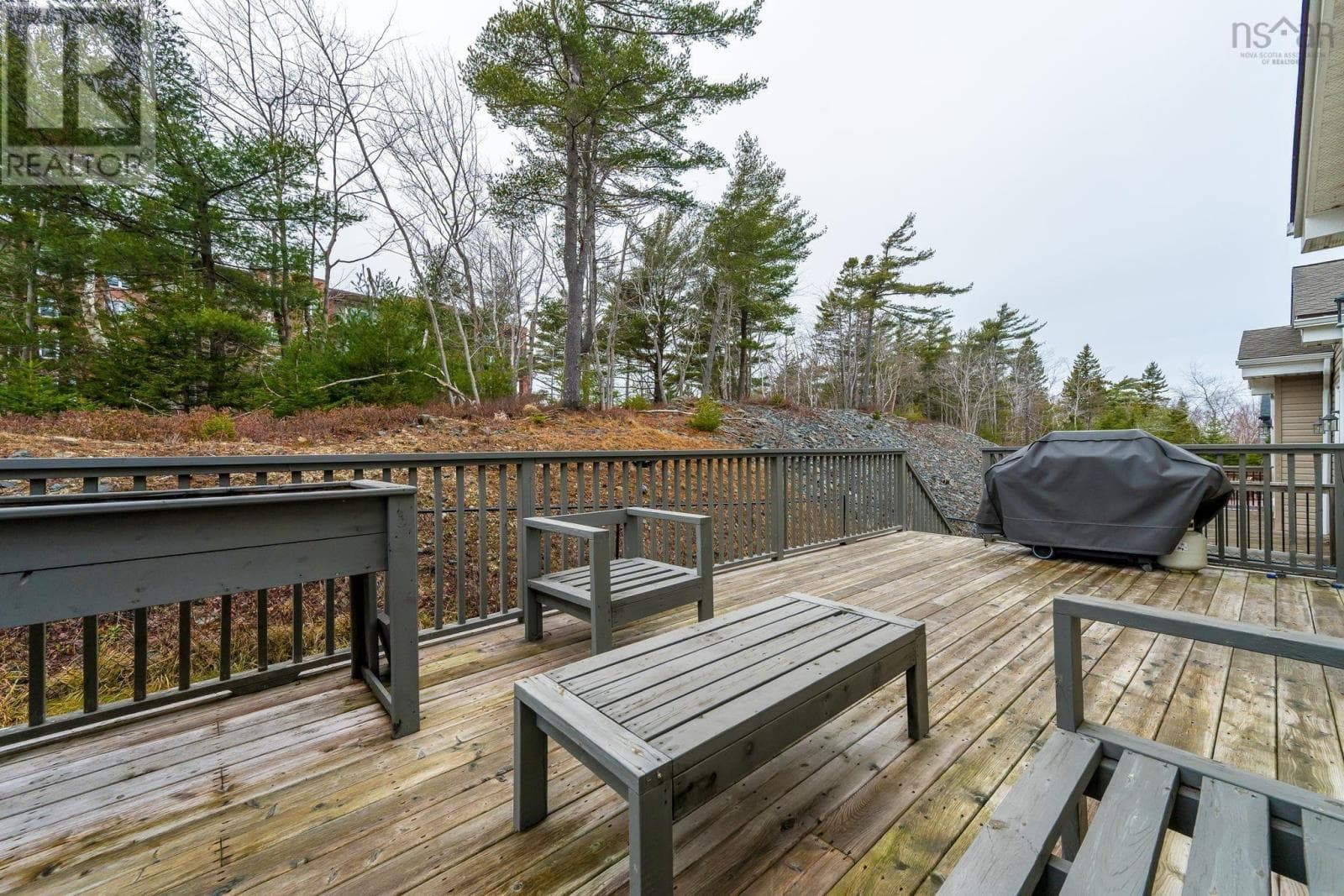 100 ARMENIA DRIVE — photo 4