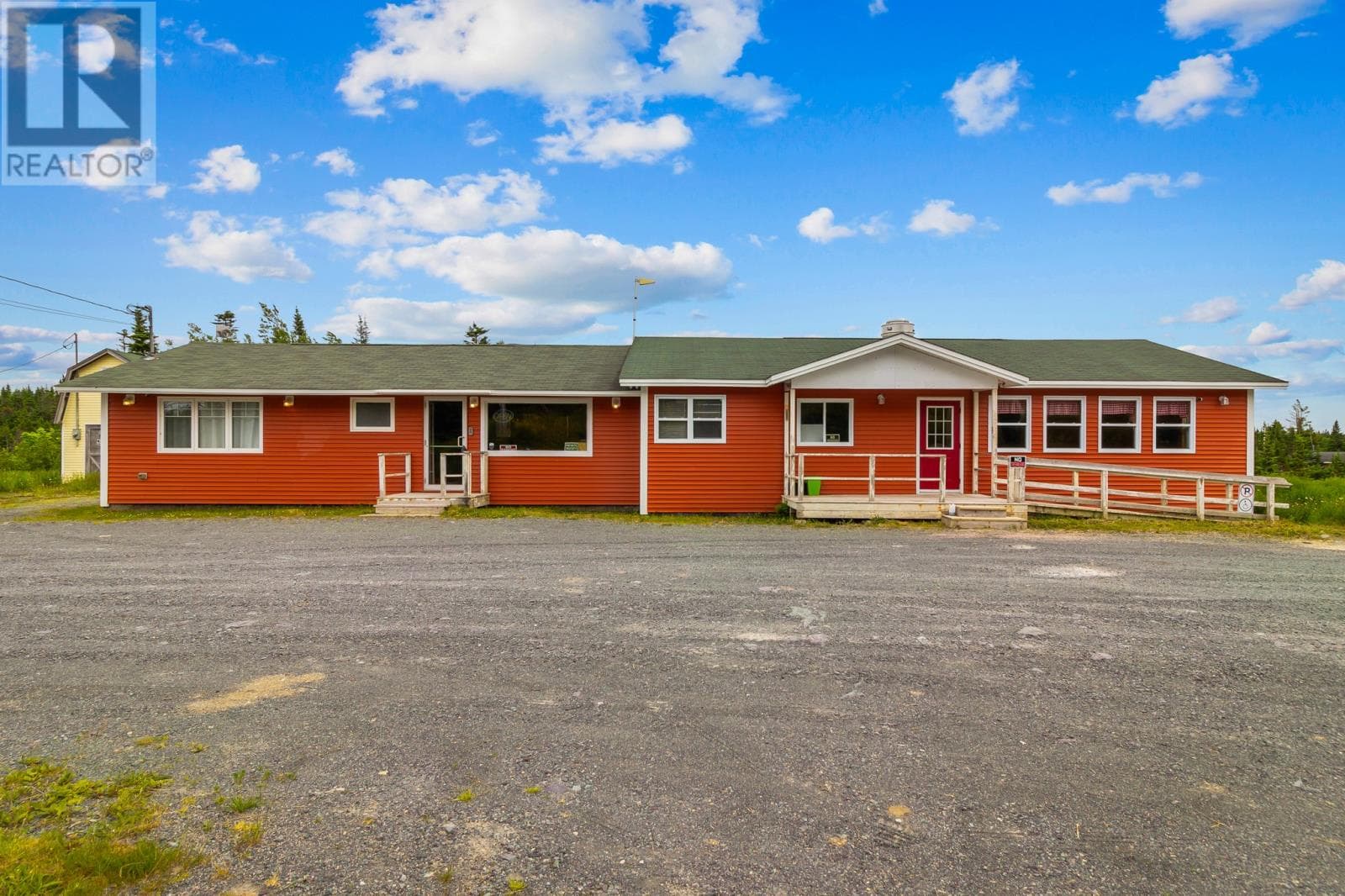 546 SALMONIER LINE in 