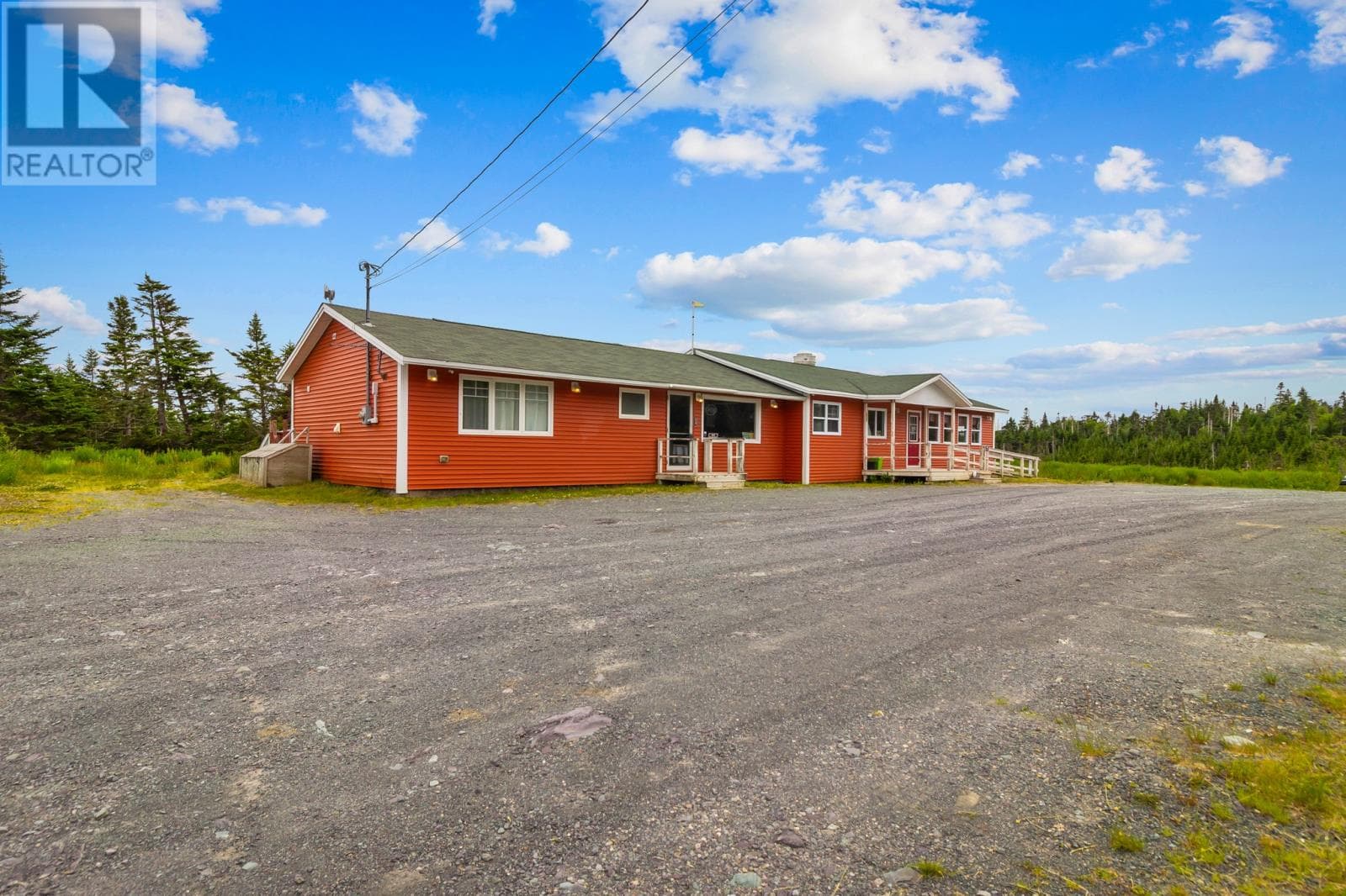 546 SALMONIER LINE — photo 3