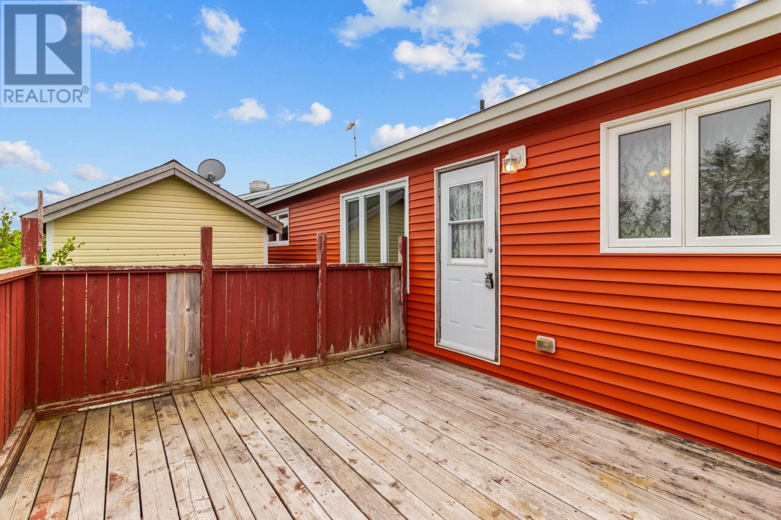 546 SALMONIER LINE — photo 5