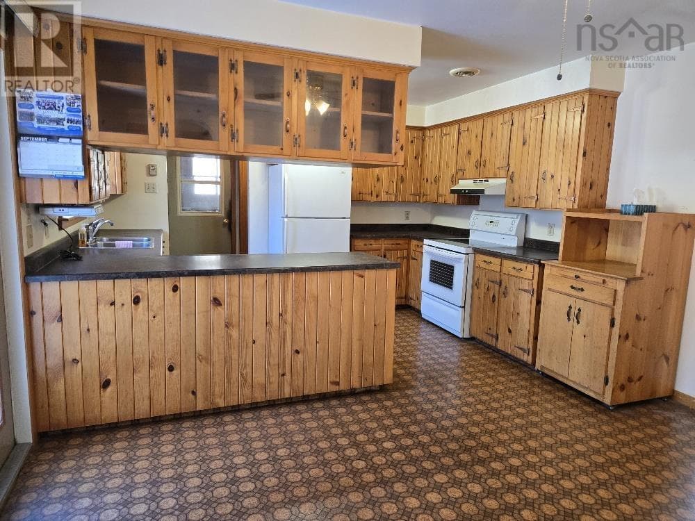 111 MAXNER DRIVE — photo 3