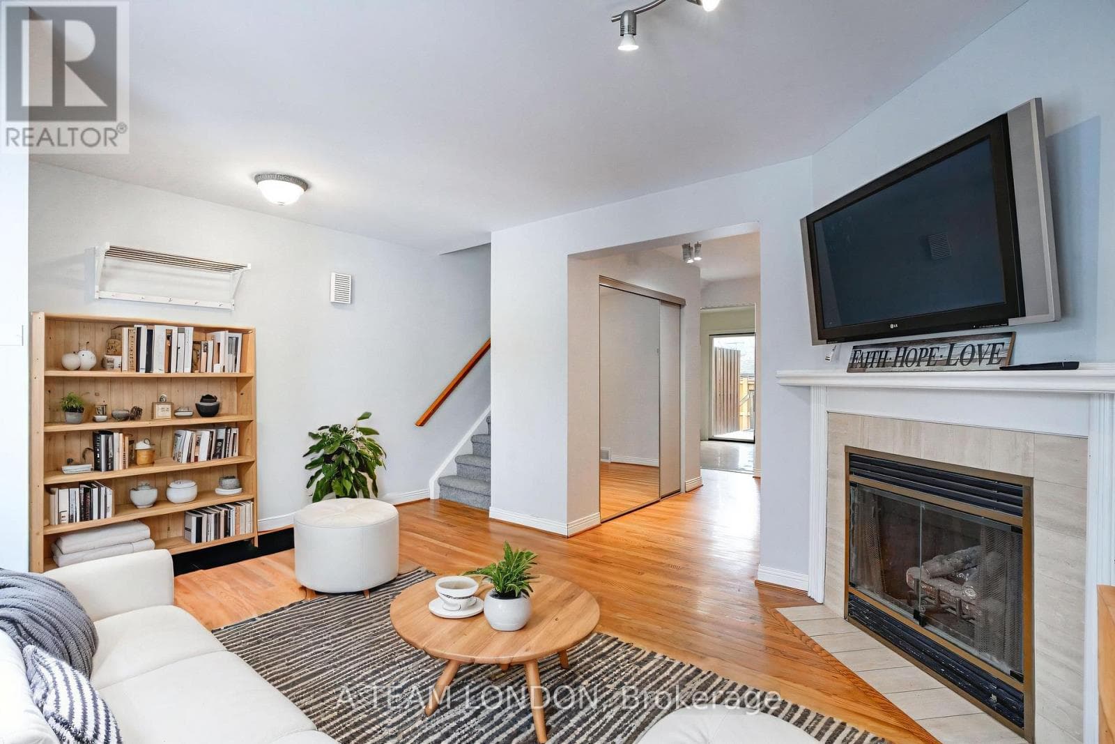 3 - 39 REGINA STREET — photo 4