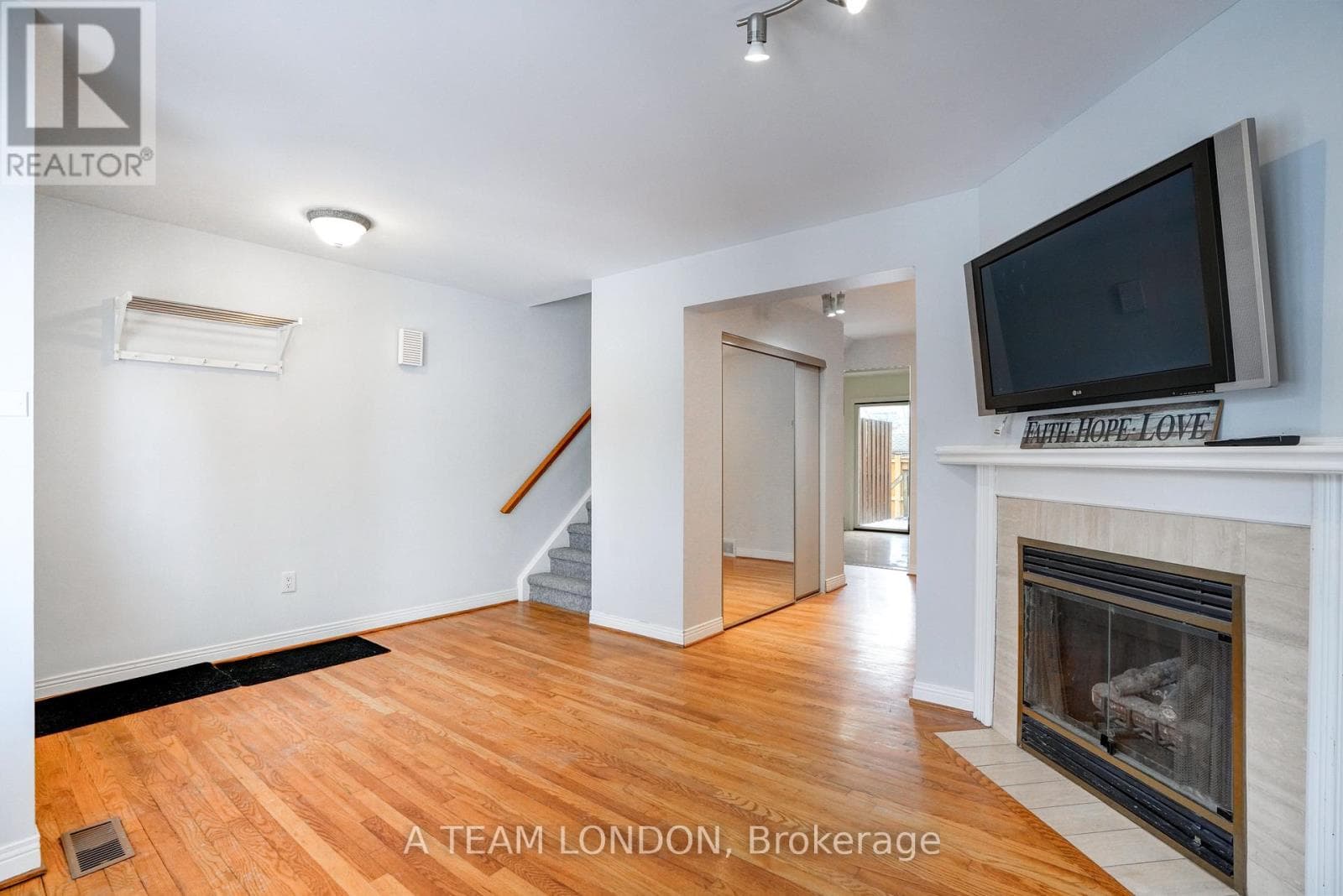 3 - 39 REGINA STREET — photo 5