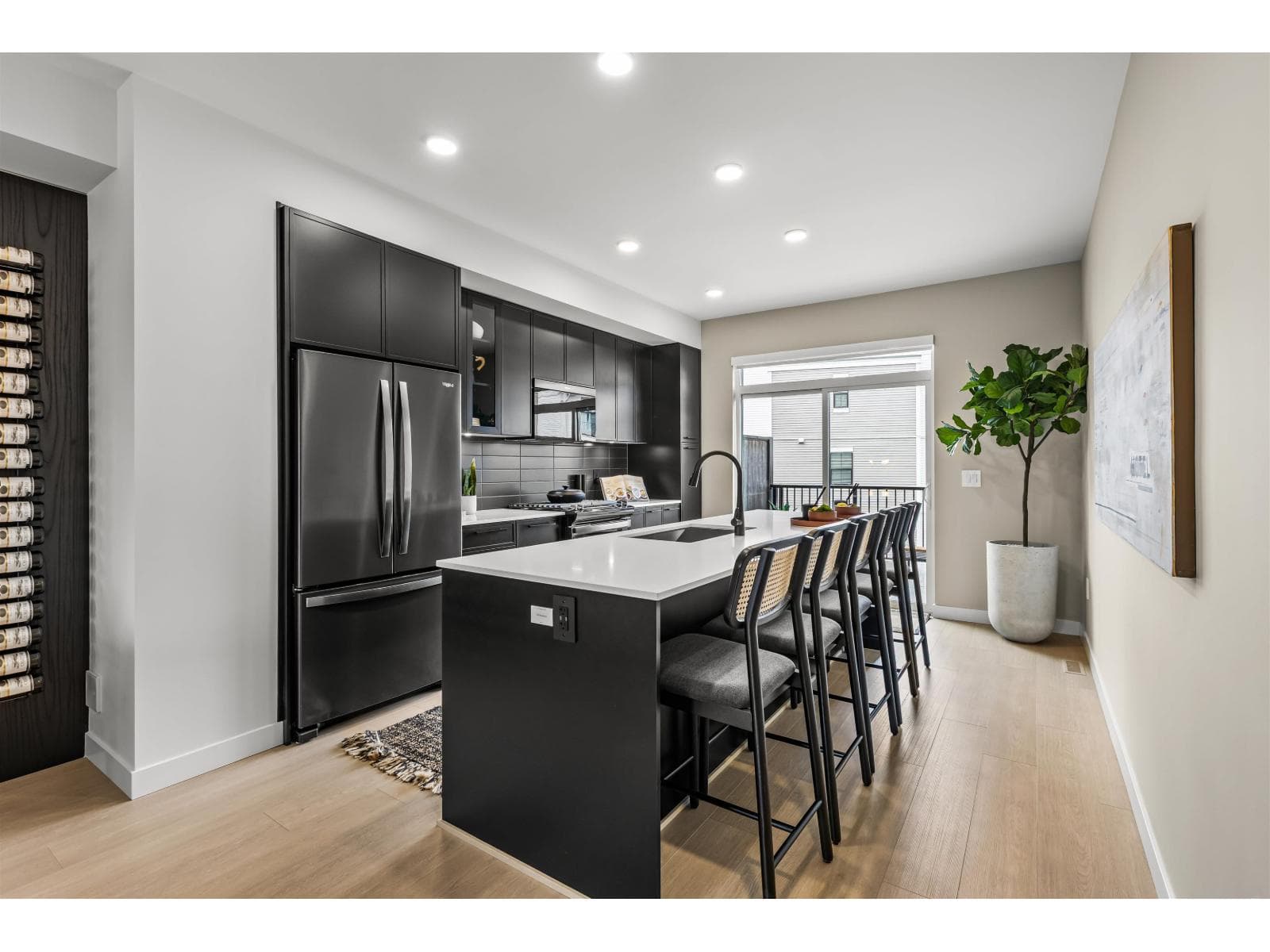 8 2886 MONTROSE AVENUE in Historic Downtown