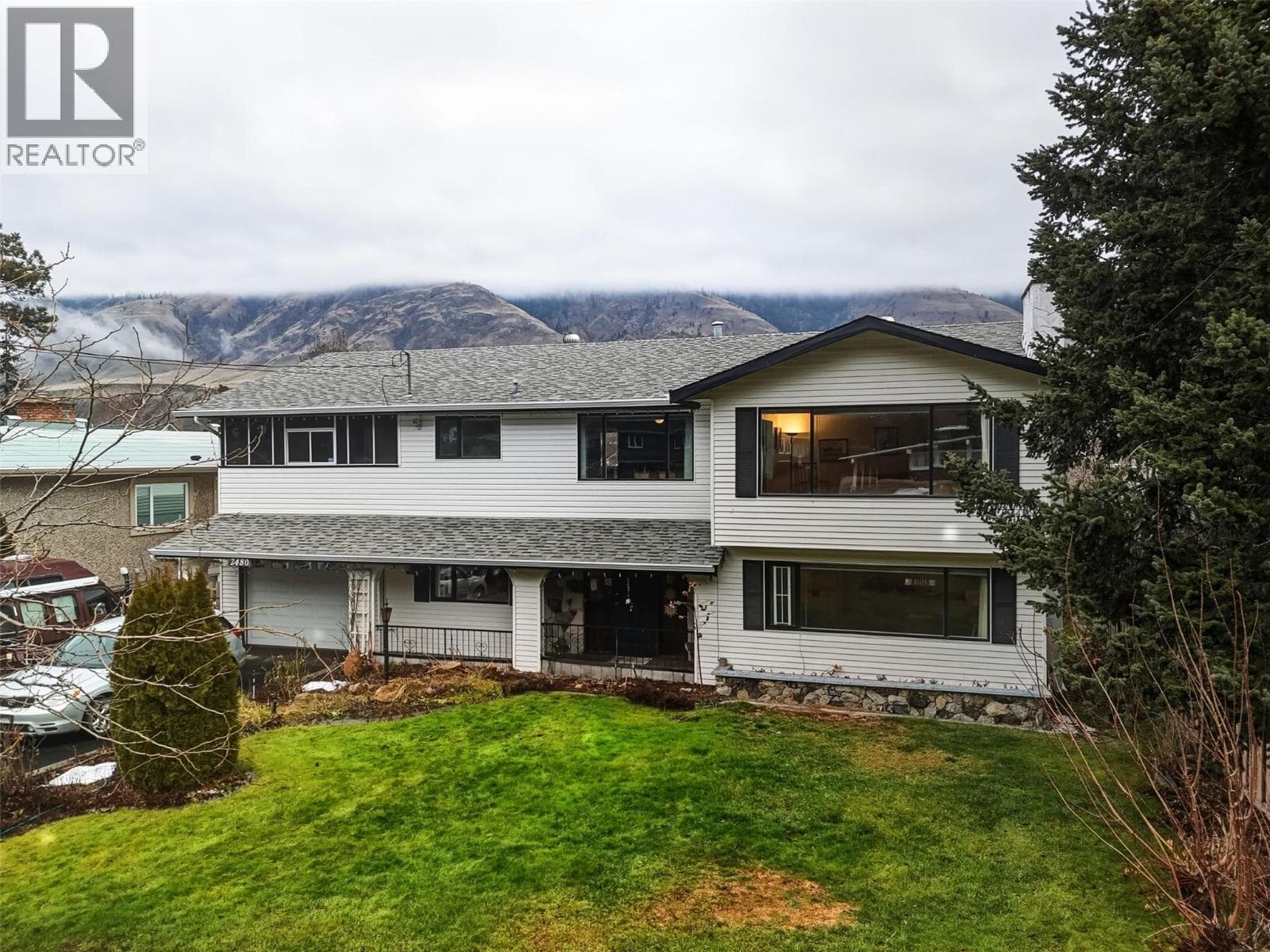2480 VALLEYVIEW DRIVE — photo 2