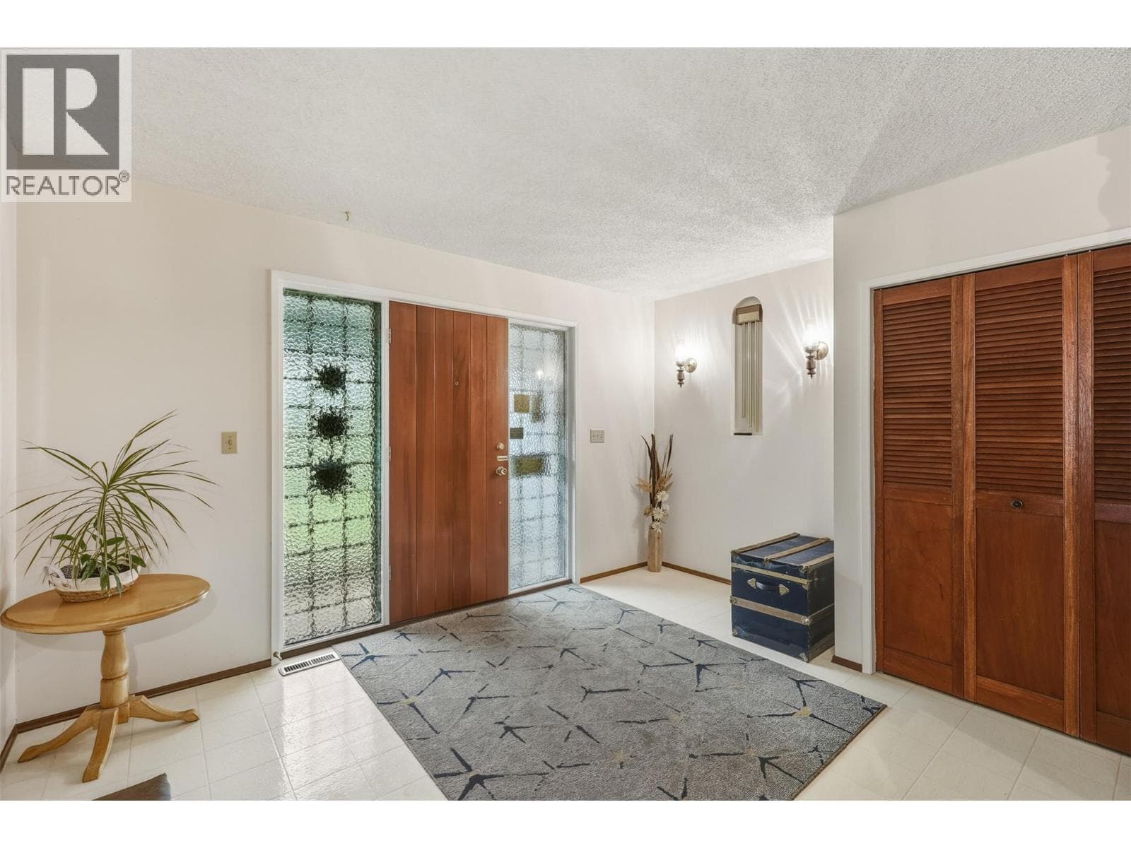 2480 VALLEYVIEW DRIVE — photo 4