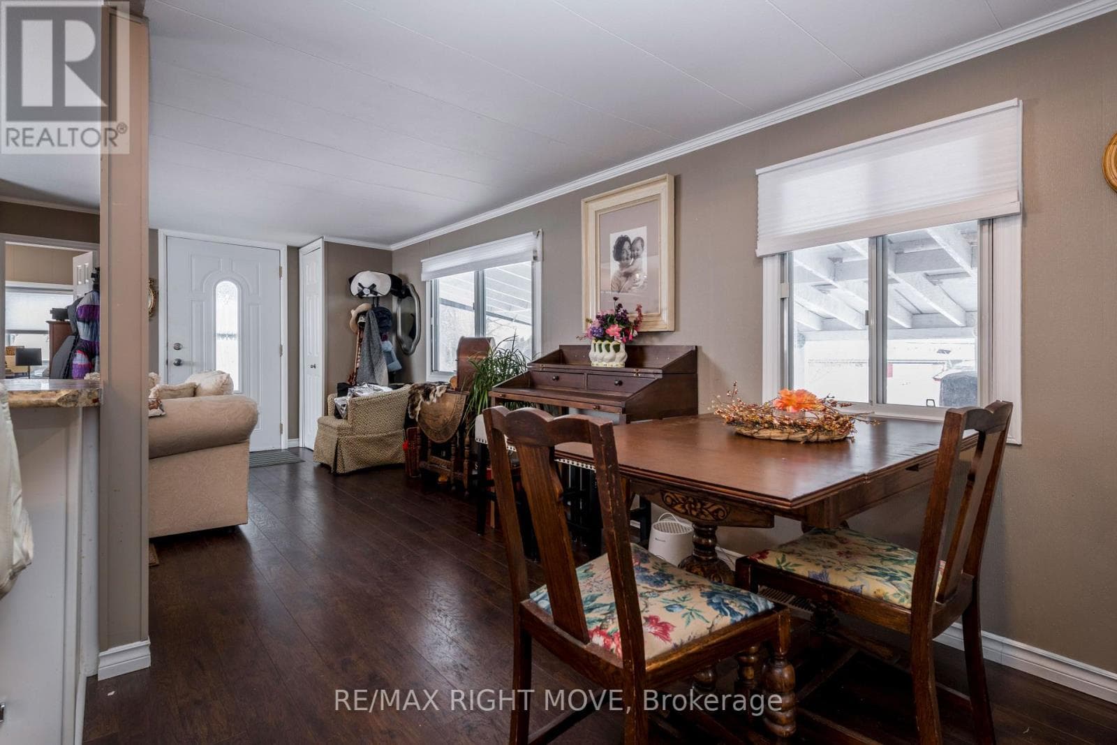 32 CAMERON DRIVE — photo 4