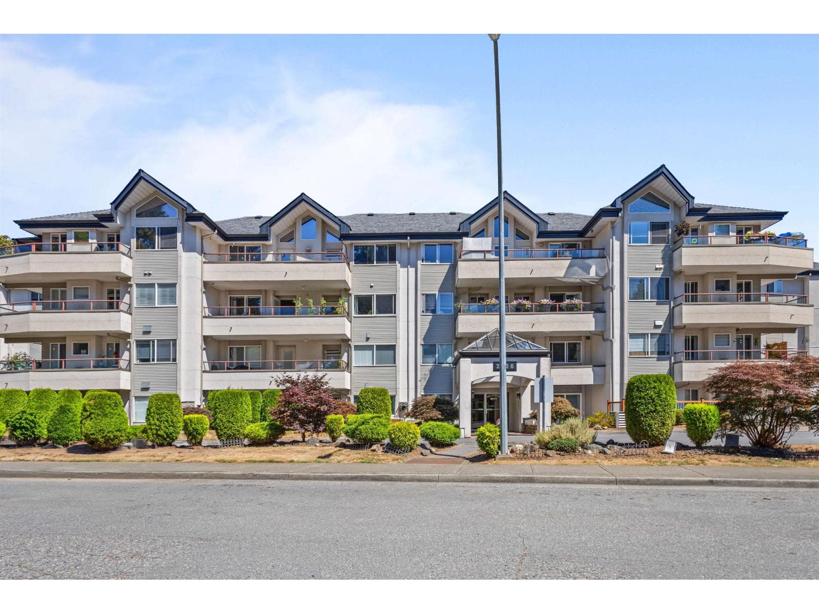 206 2526 LAKEVIEW CRESCENT in City Centre