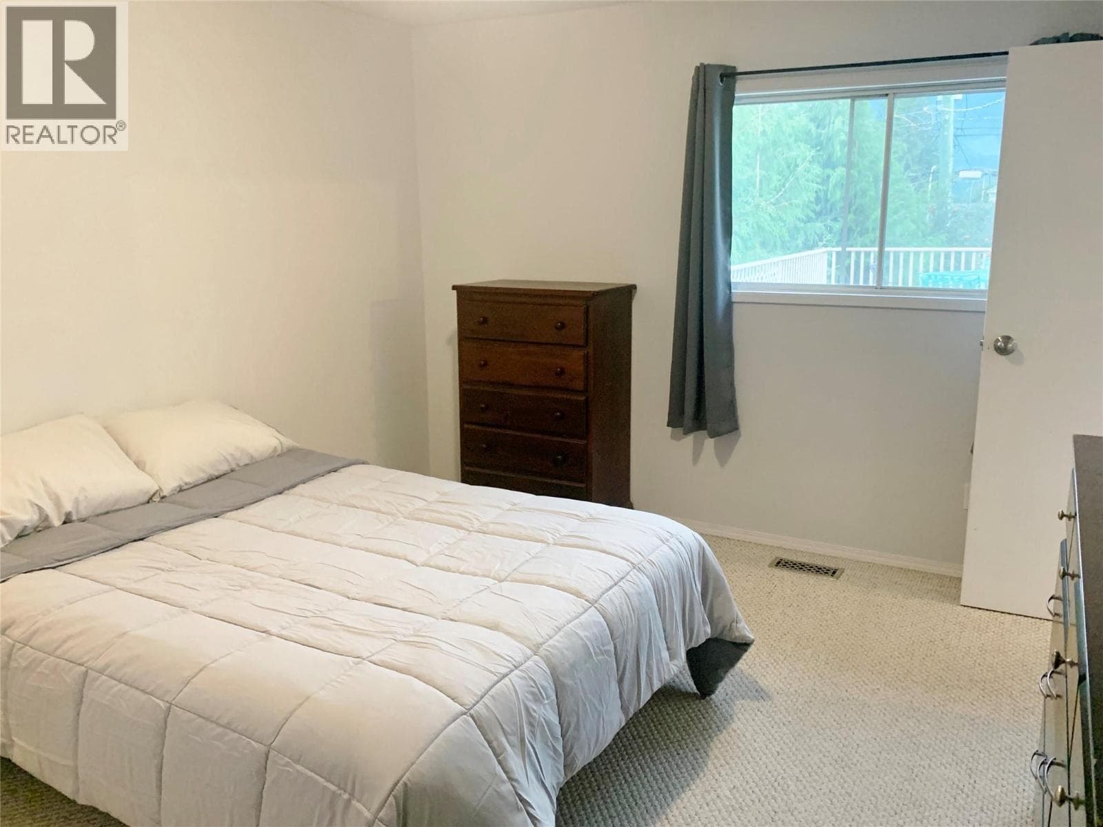 717 Victoria Road, Interior REALTORS® — photo 5