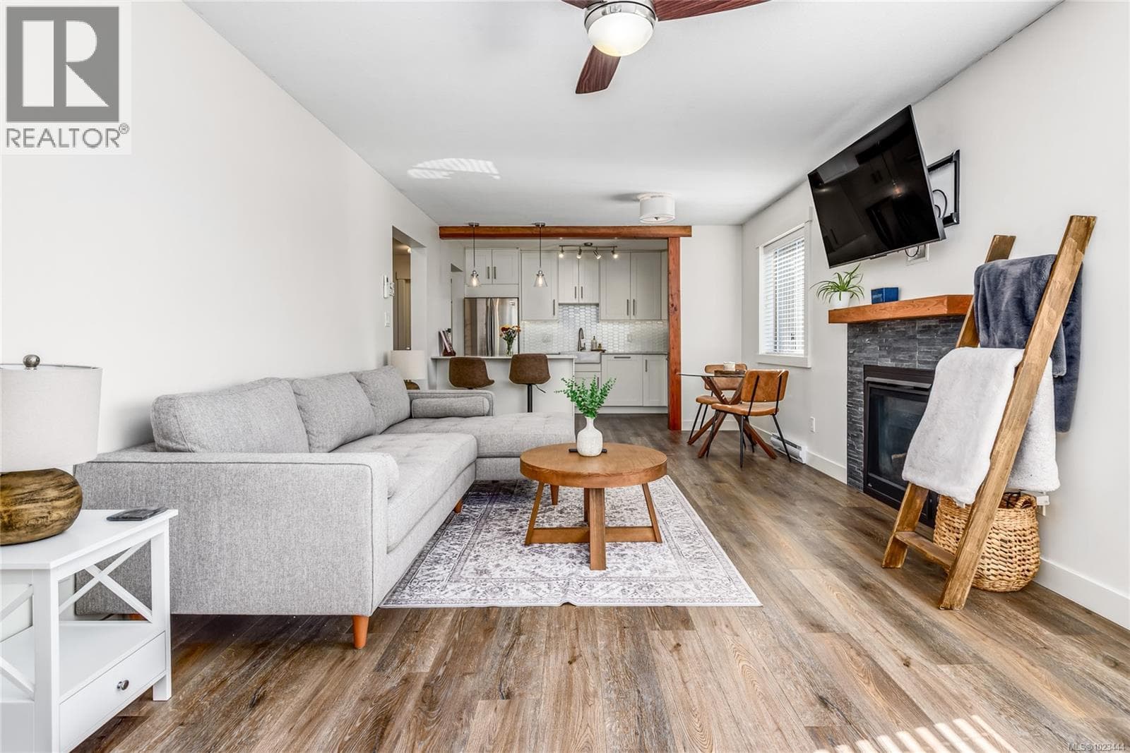 304 4685 ALDERWOOD PLAZA — photo 3